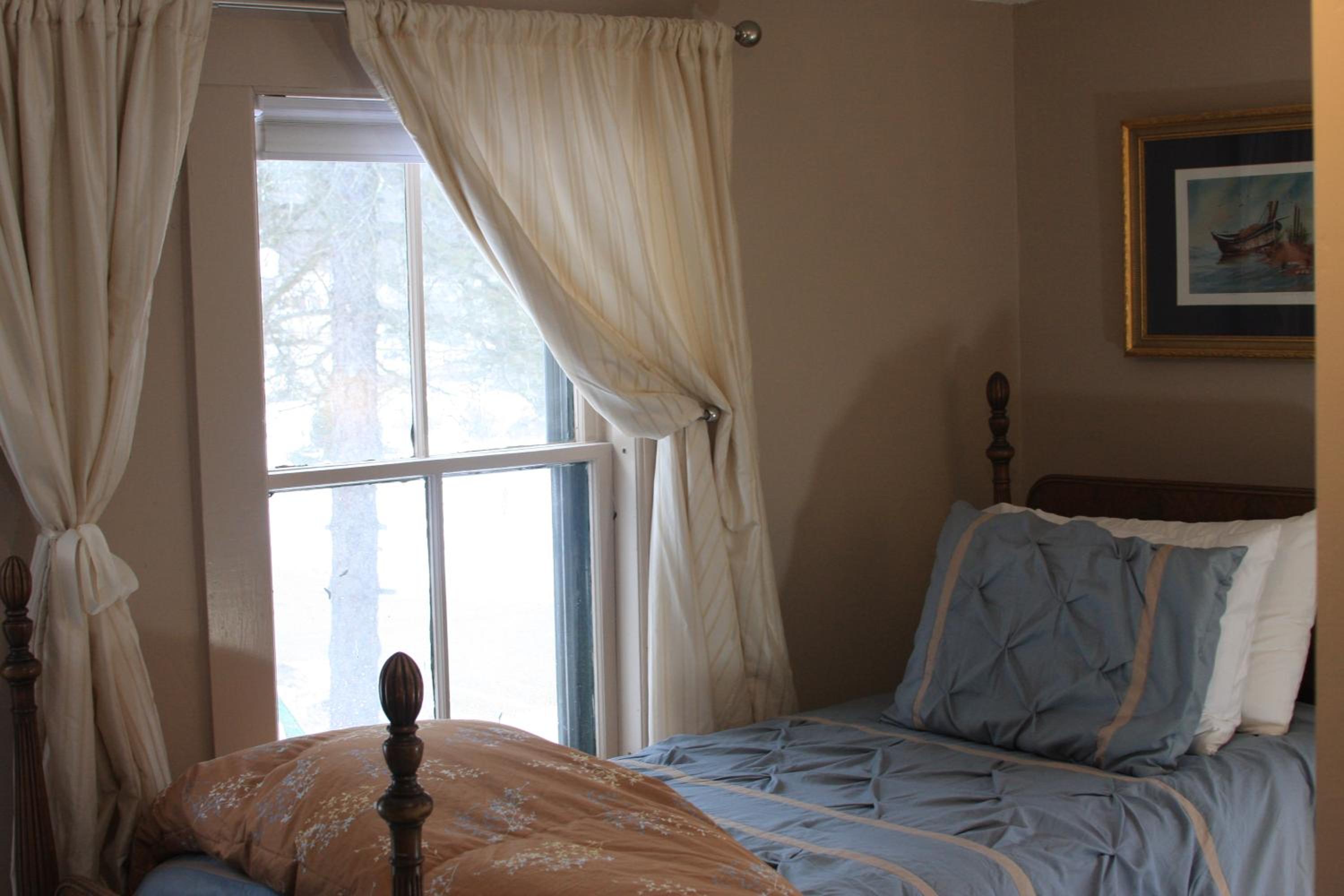 Follansbee Inn