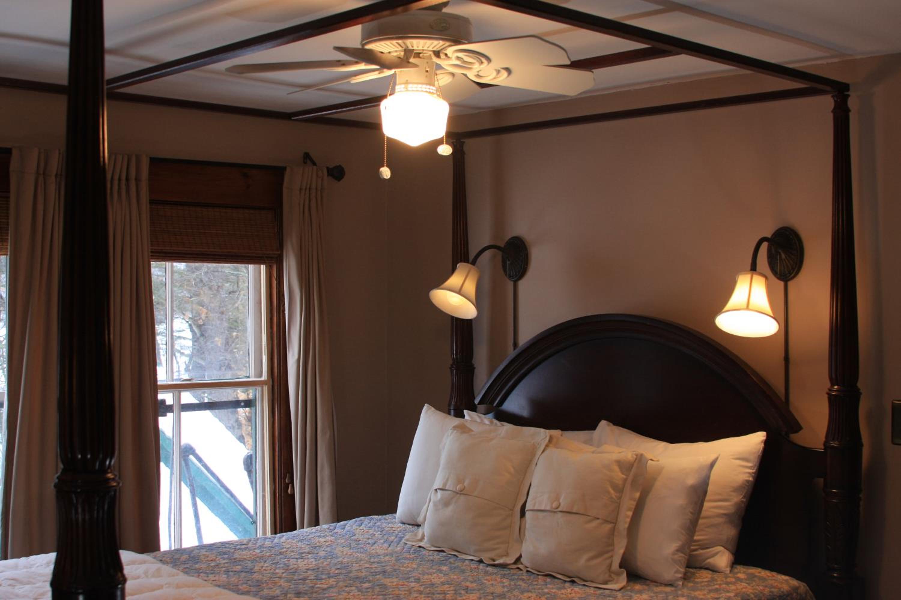 Follansbee Inn
