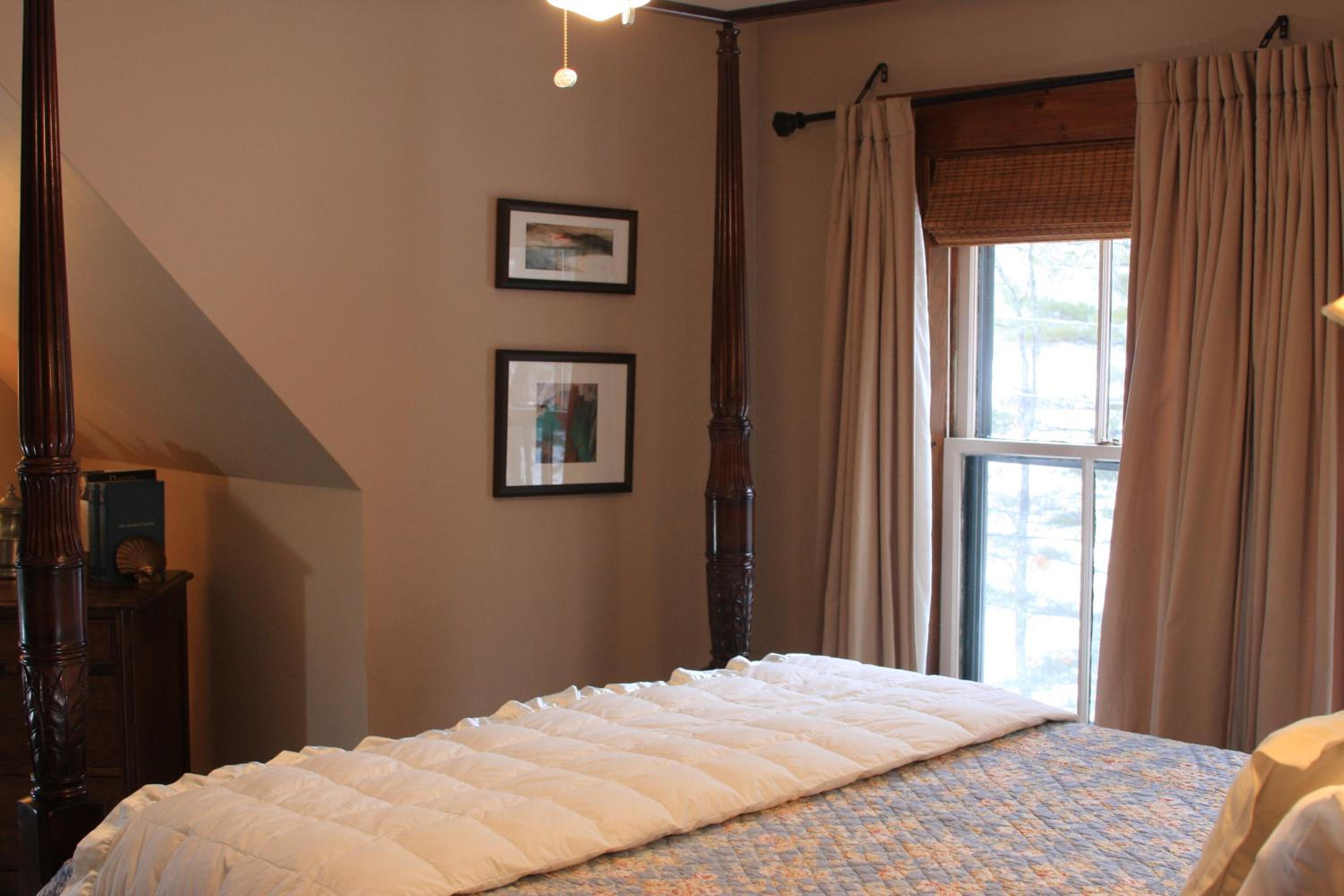 Follansbee Inn