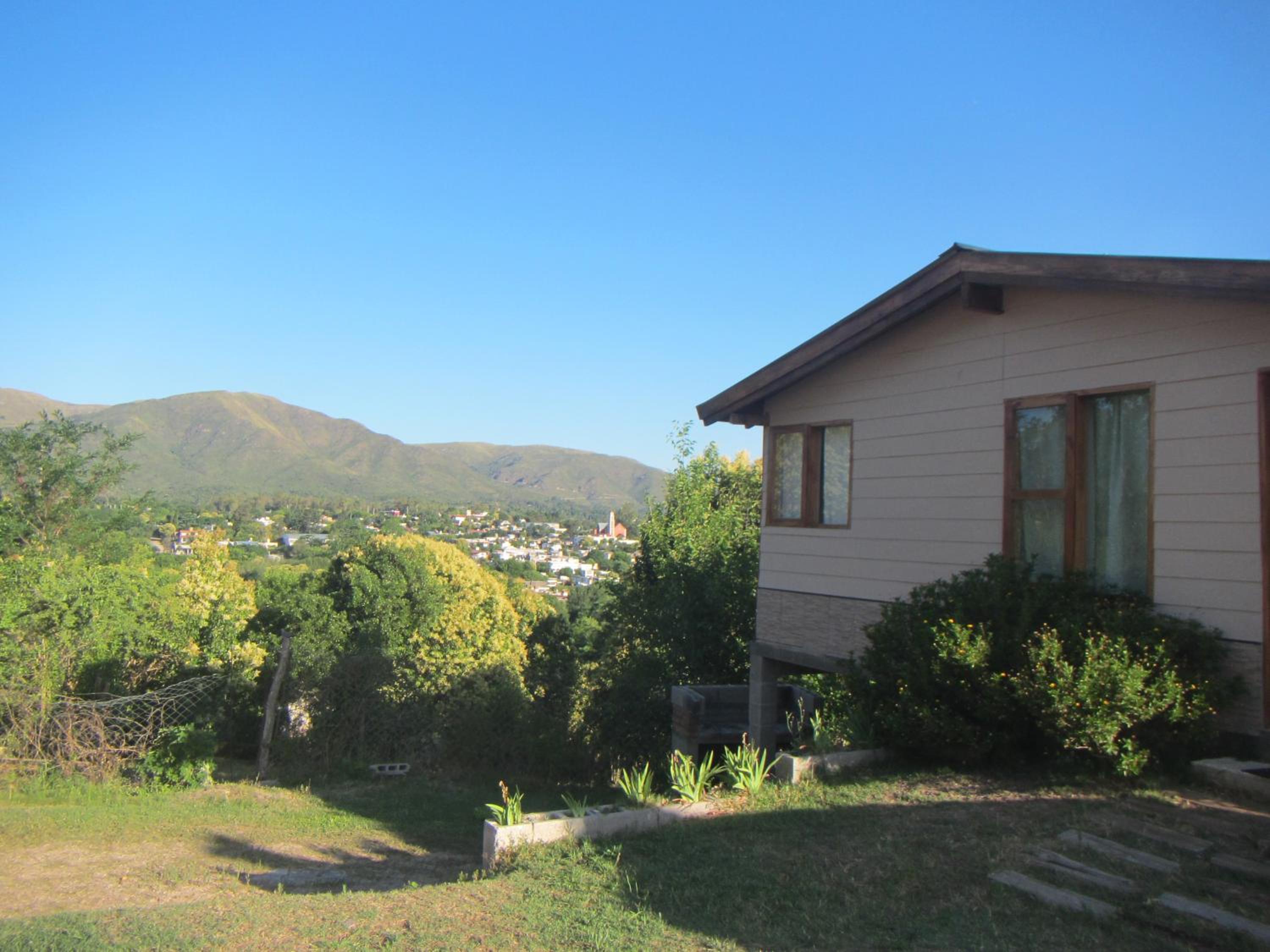 Altos del Pucara Piscina Climatizada vista a las sierras juegos Huerta Orgánica