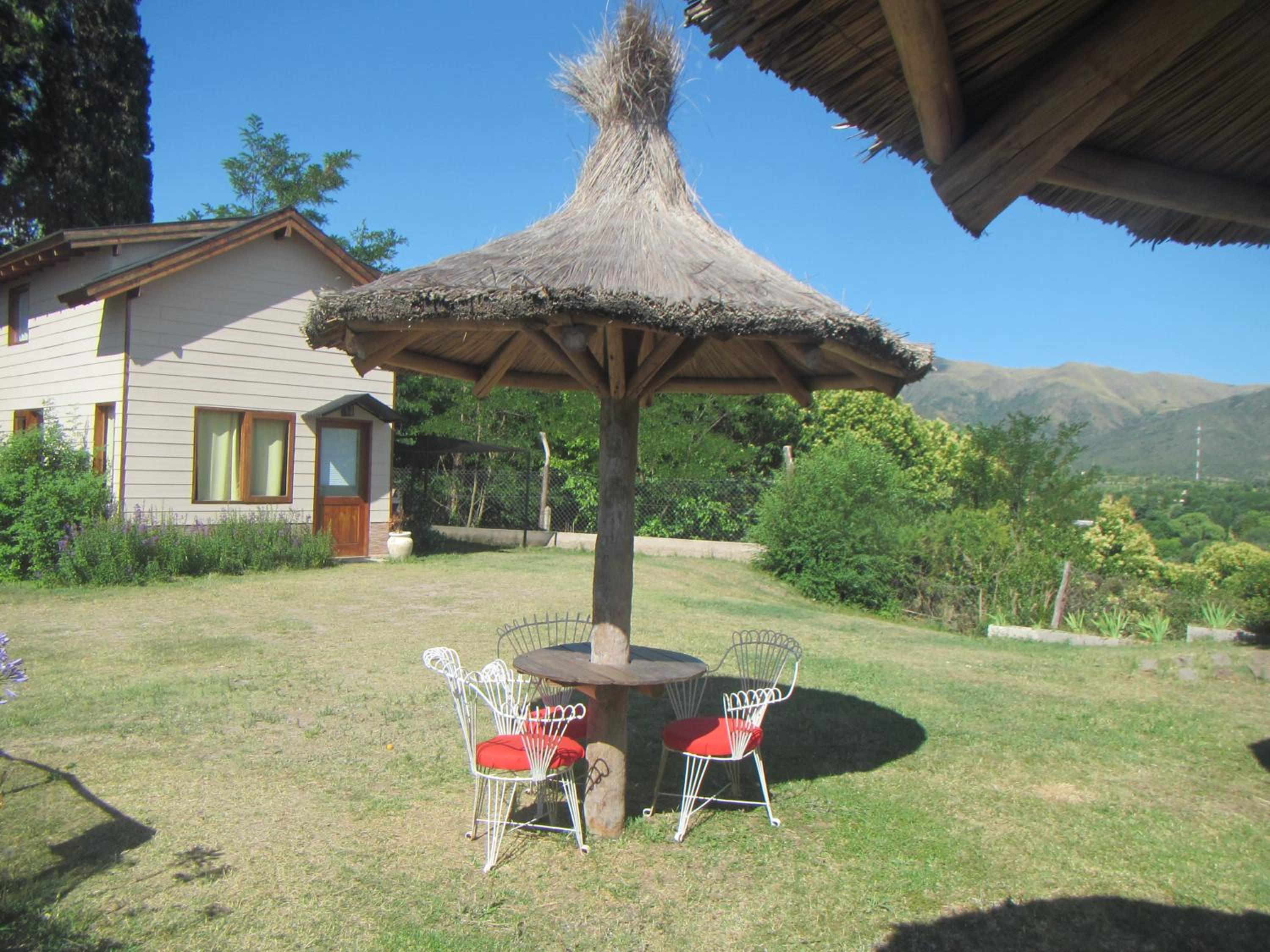 Altos del Pucara Piscina Climatizada vista a las sierras juegos Huerta Orgánica