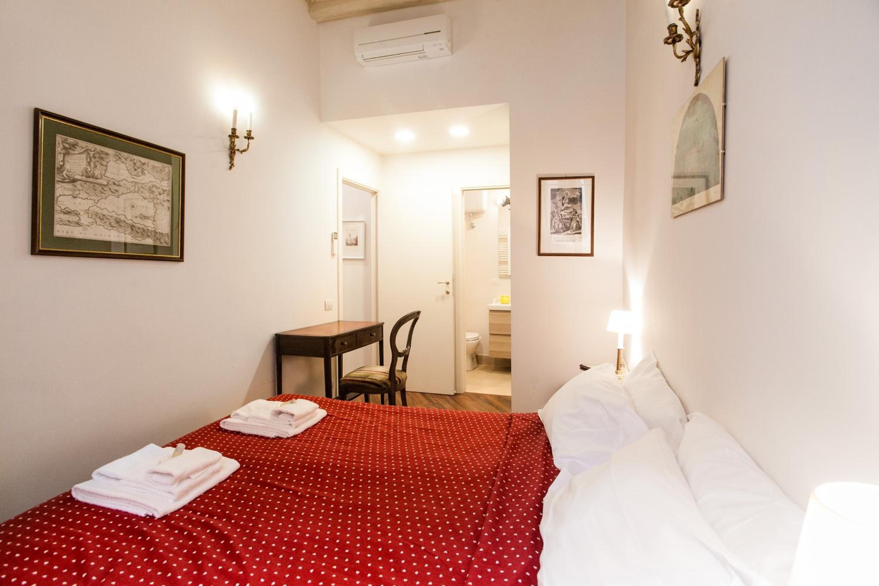 Vicolo Torretta - FromHometoRome photo 3
