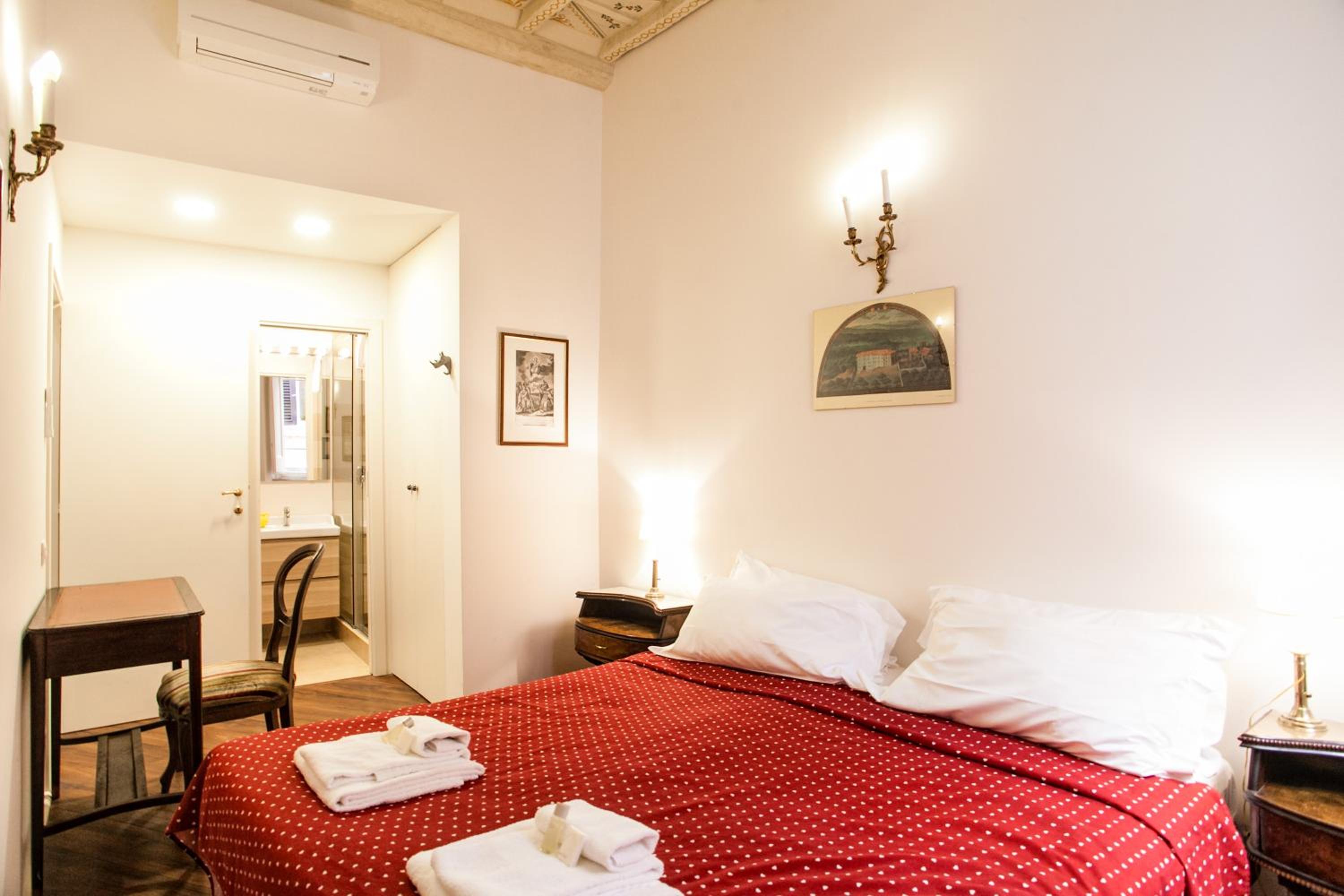 Vicolo Torretta - FromHometoRome photo 4