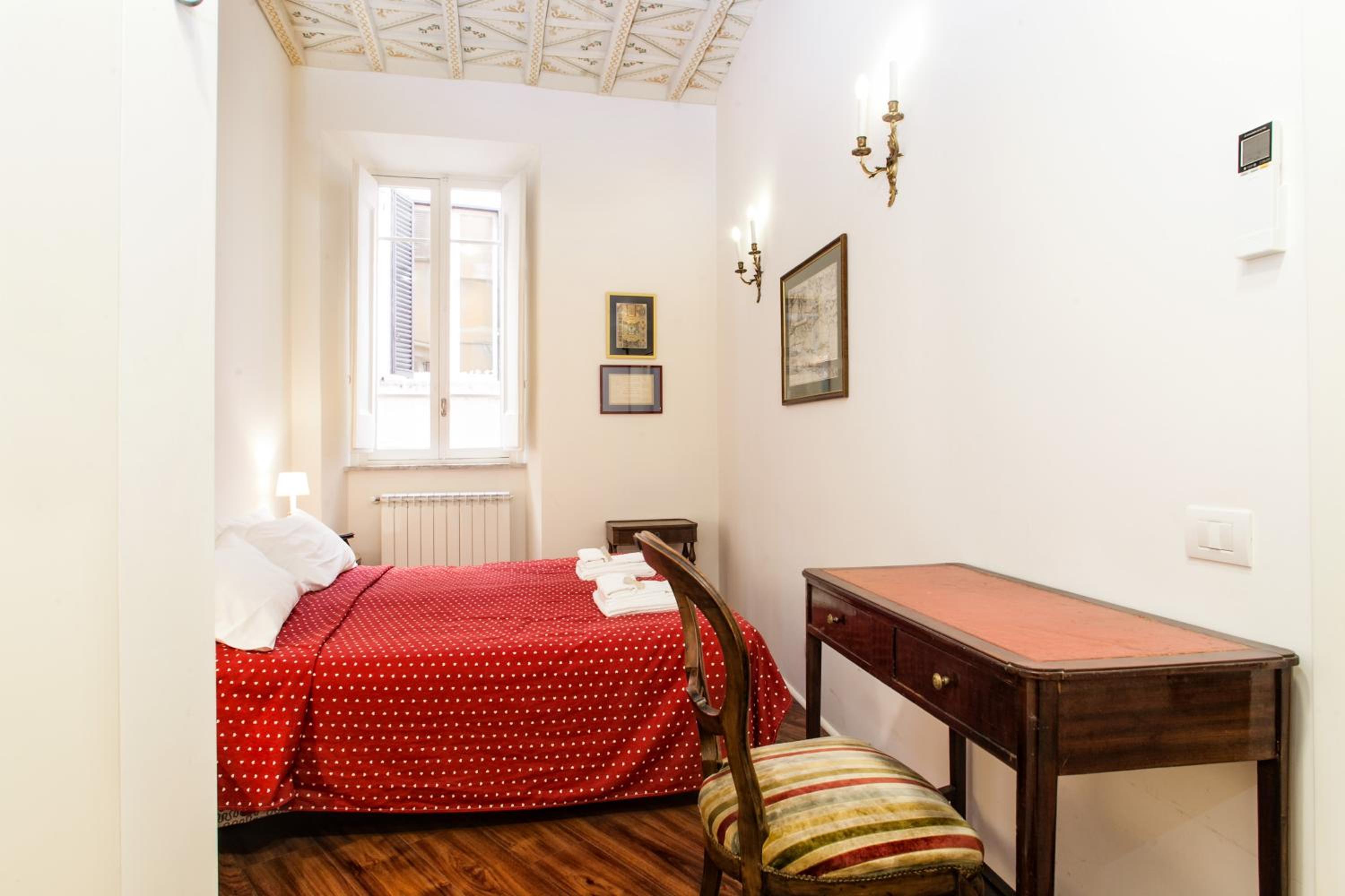 Vicolo Torretta - FromHometoRome photo 5