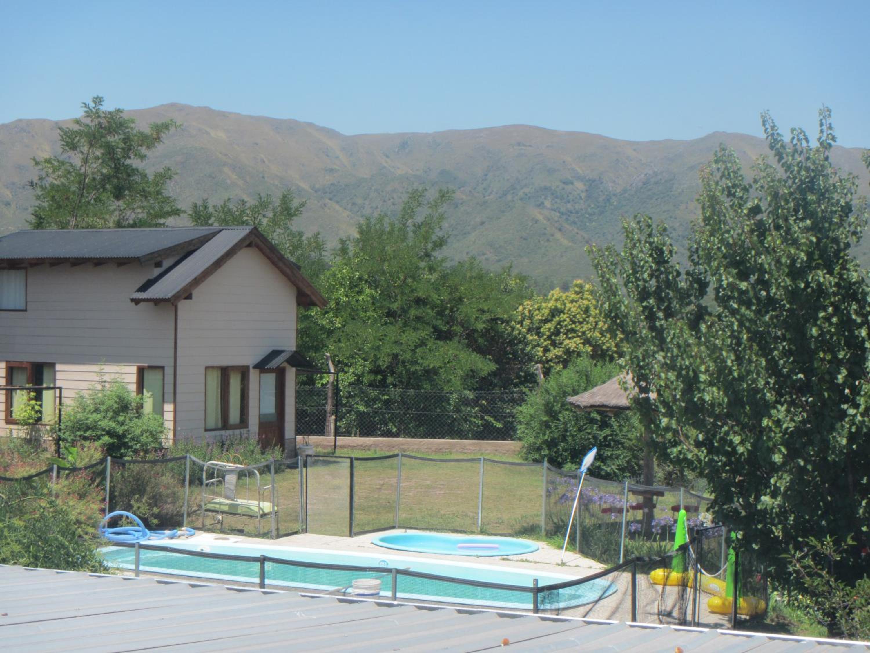 Altos del Pucara Piscina Climatizada vista a las sierras juegos Huerta Orgánica