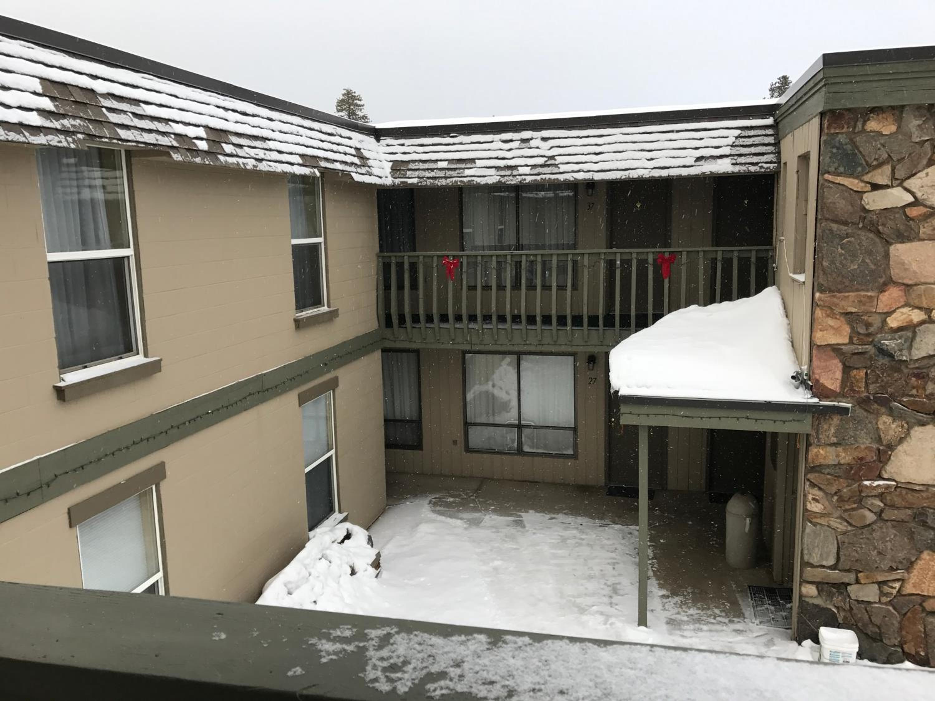 Snowshoe Motel