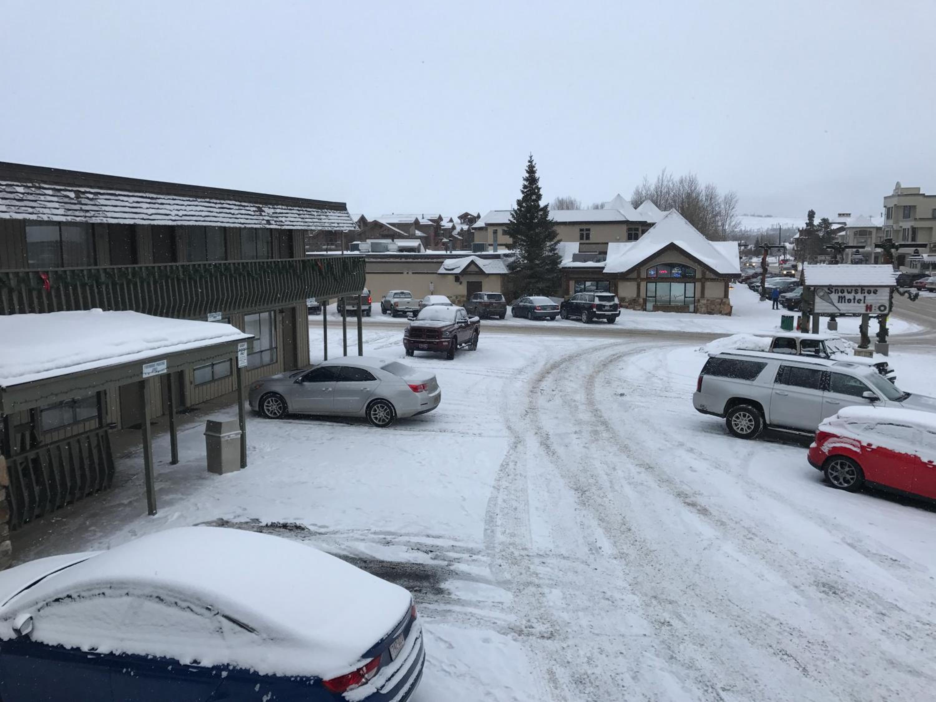 Snowshoe Motel