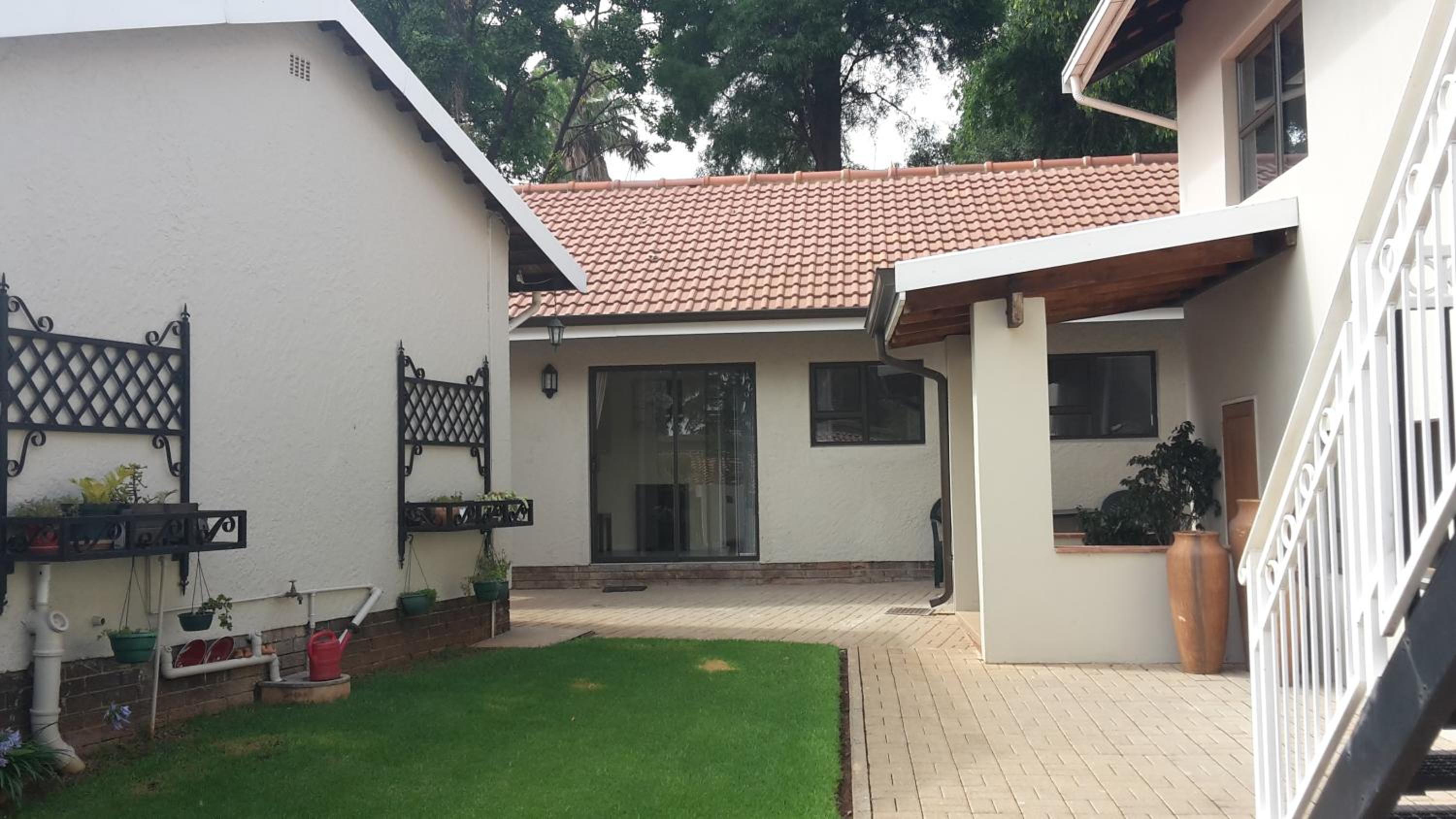 Acacia Grove Guest House