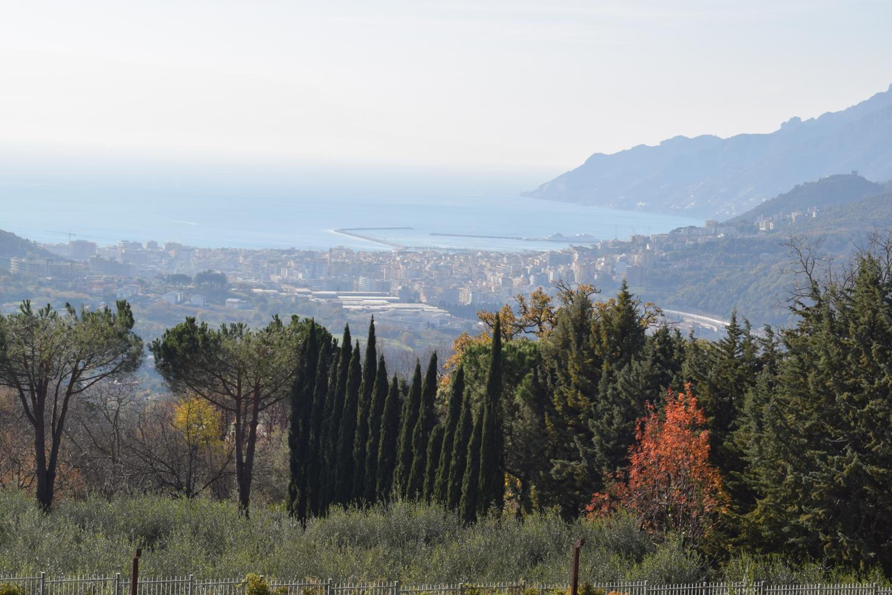 Villa Setharè, bed and breakfast con piscina en Salerno — other