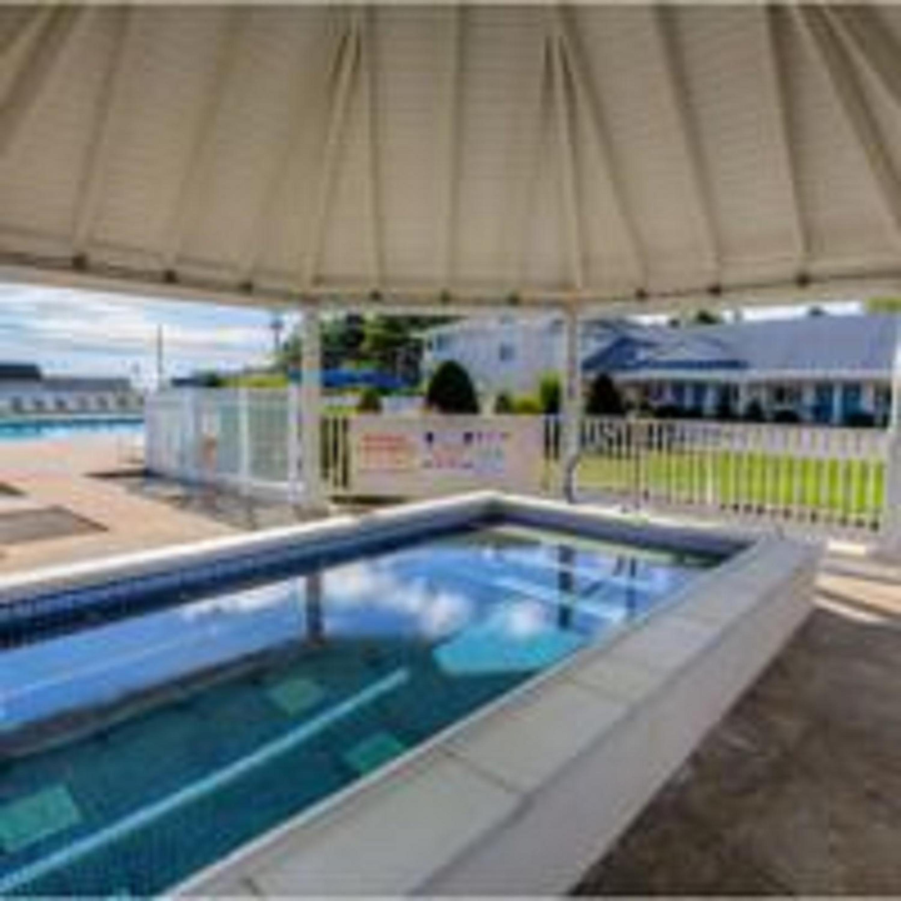 Driftaway Hotel and Pool