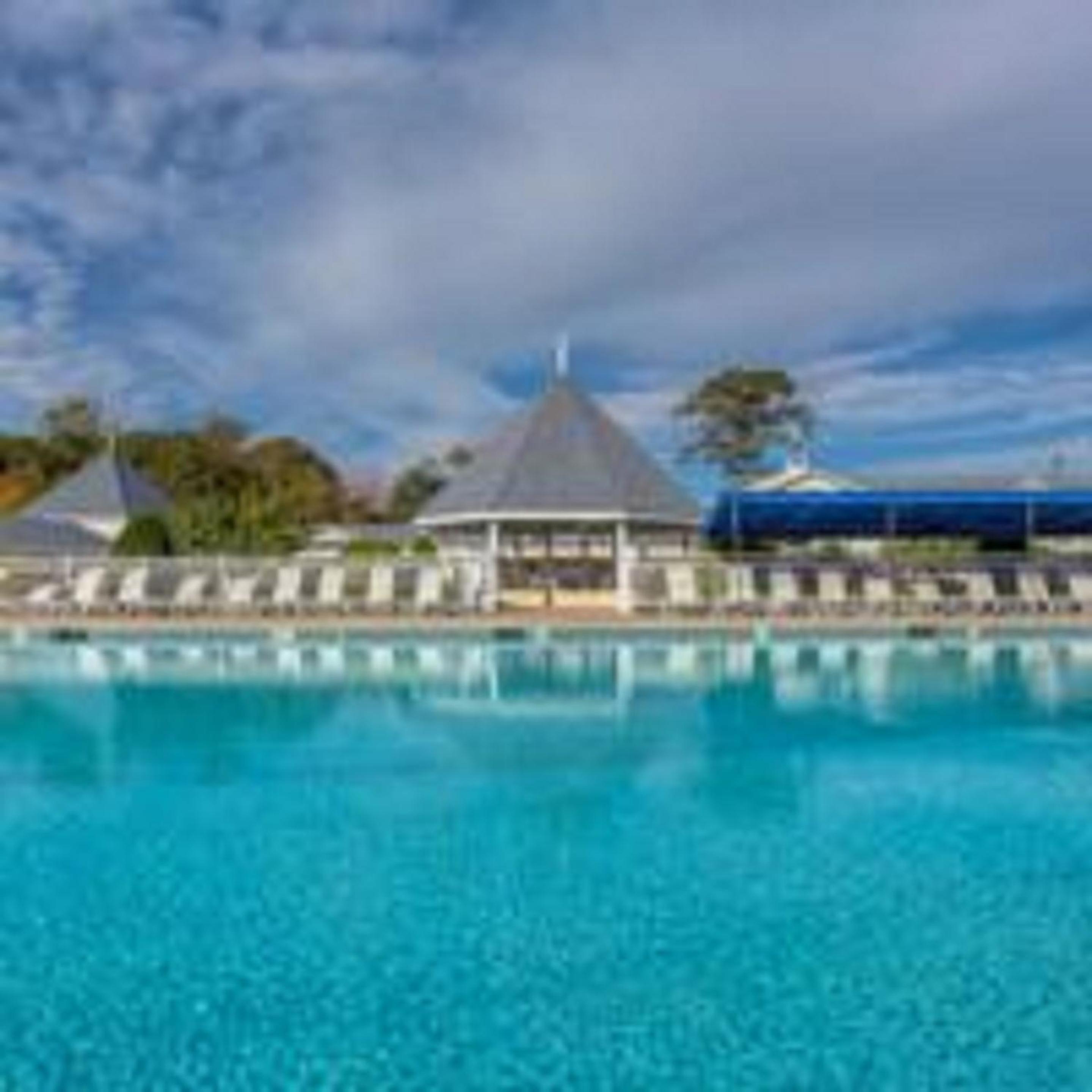 Driftaway Hotel and Pool