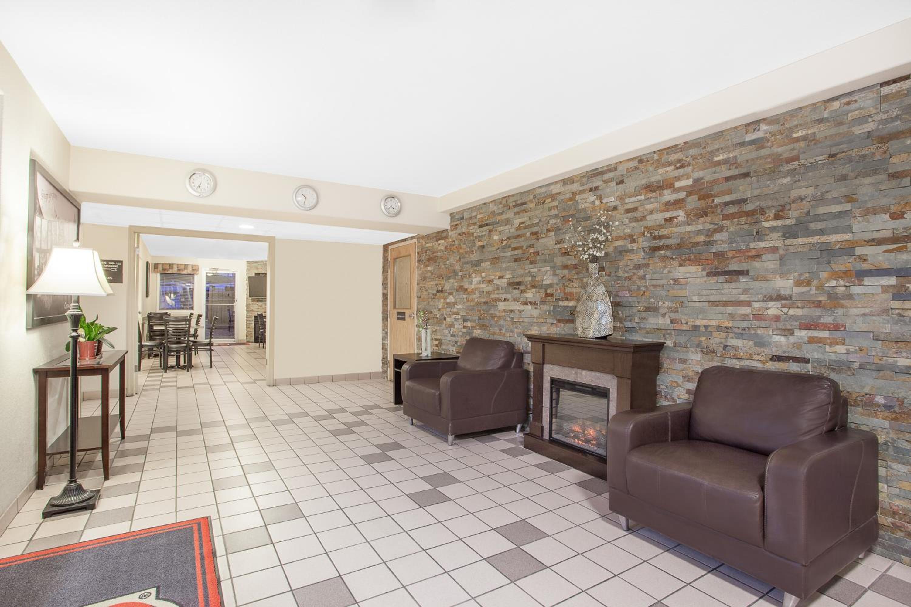 Cranbrook Vacations - Ramada by Wyndham Cranbrook - Property Image 41