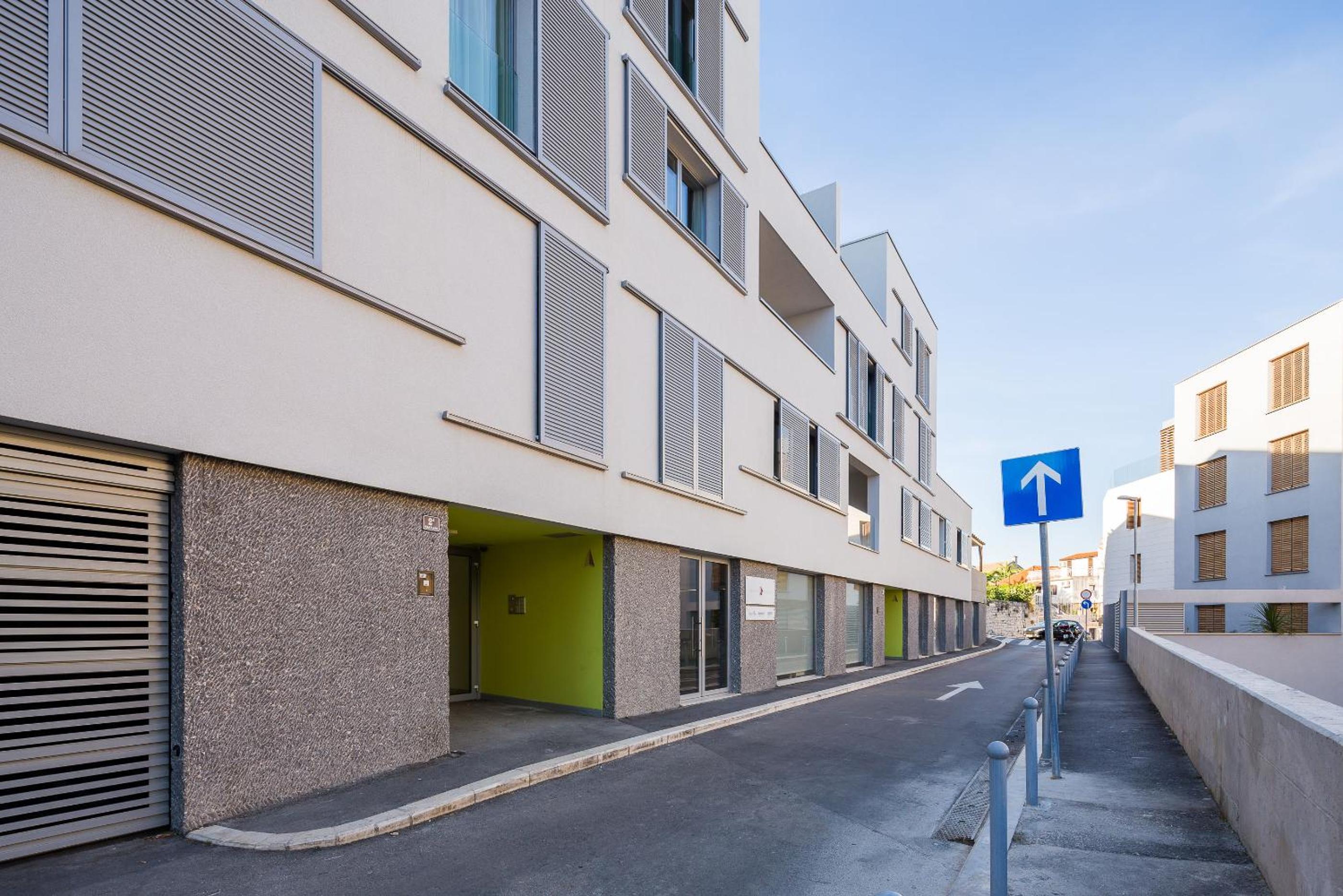 Apartment Vjera - garage and elevator — Split