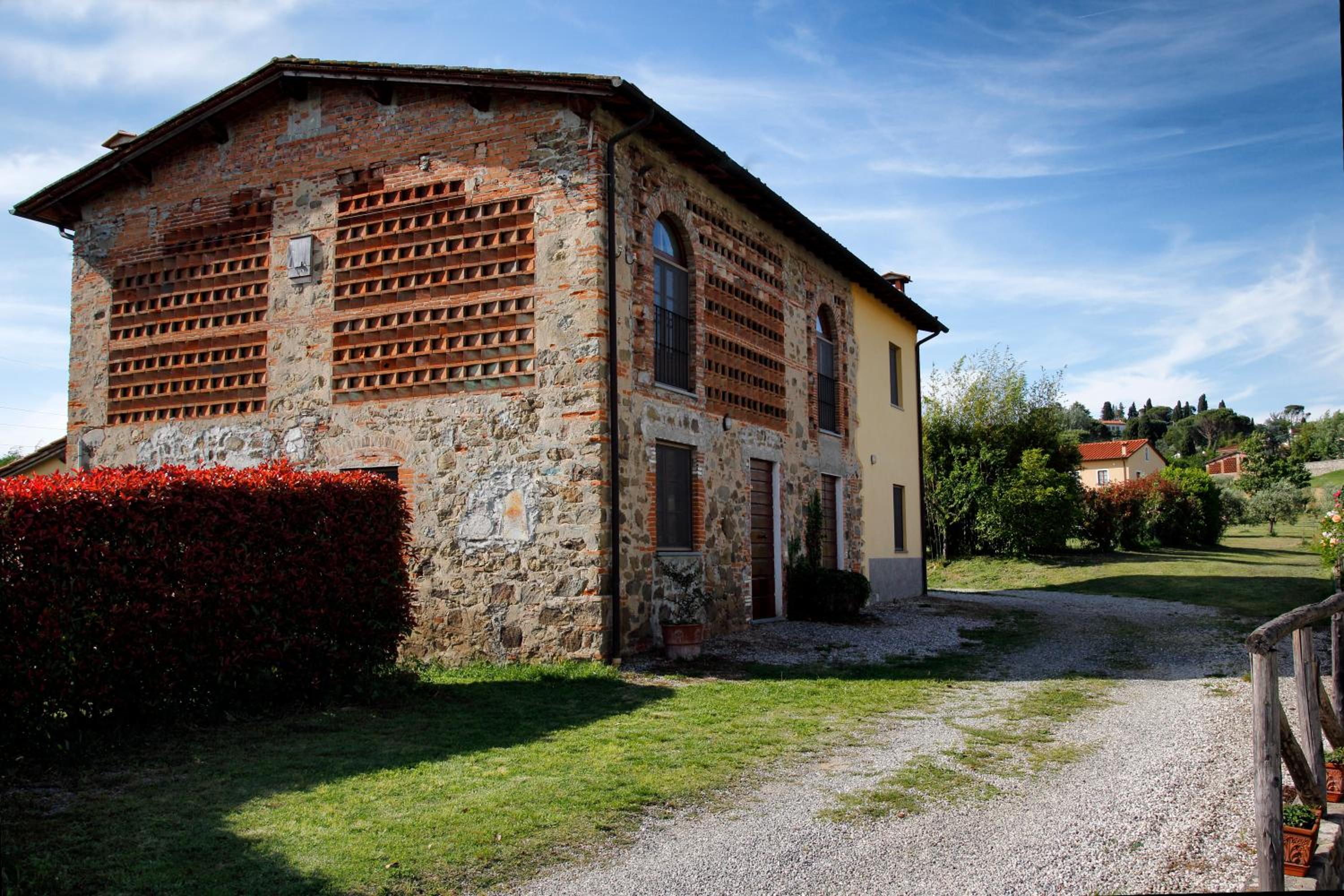 Photo 12