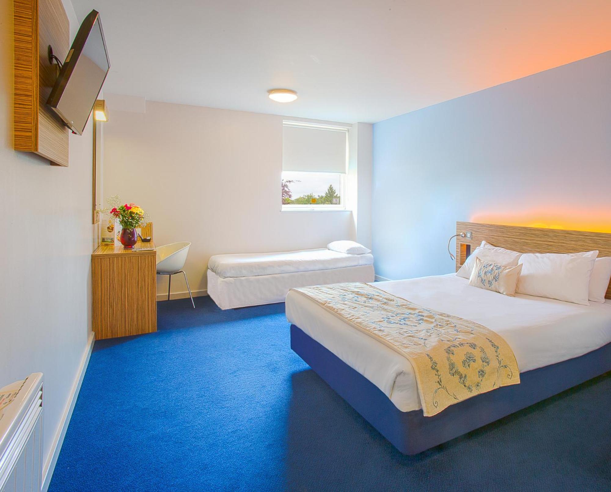 Wolverhampton Vacations - Redwings Lodge Wolverhampton Central - Property Image 1
