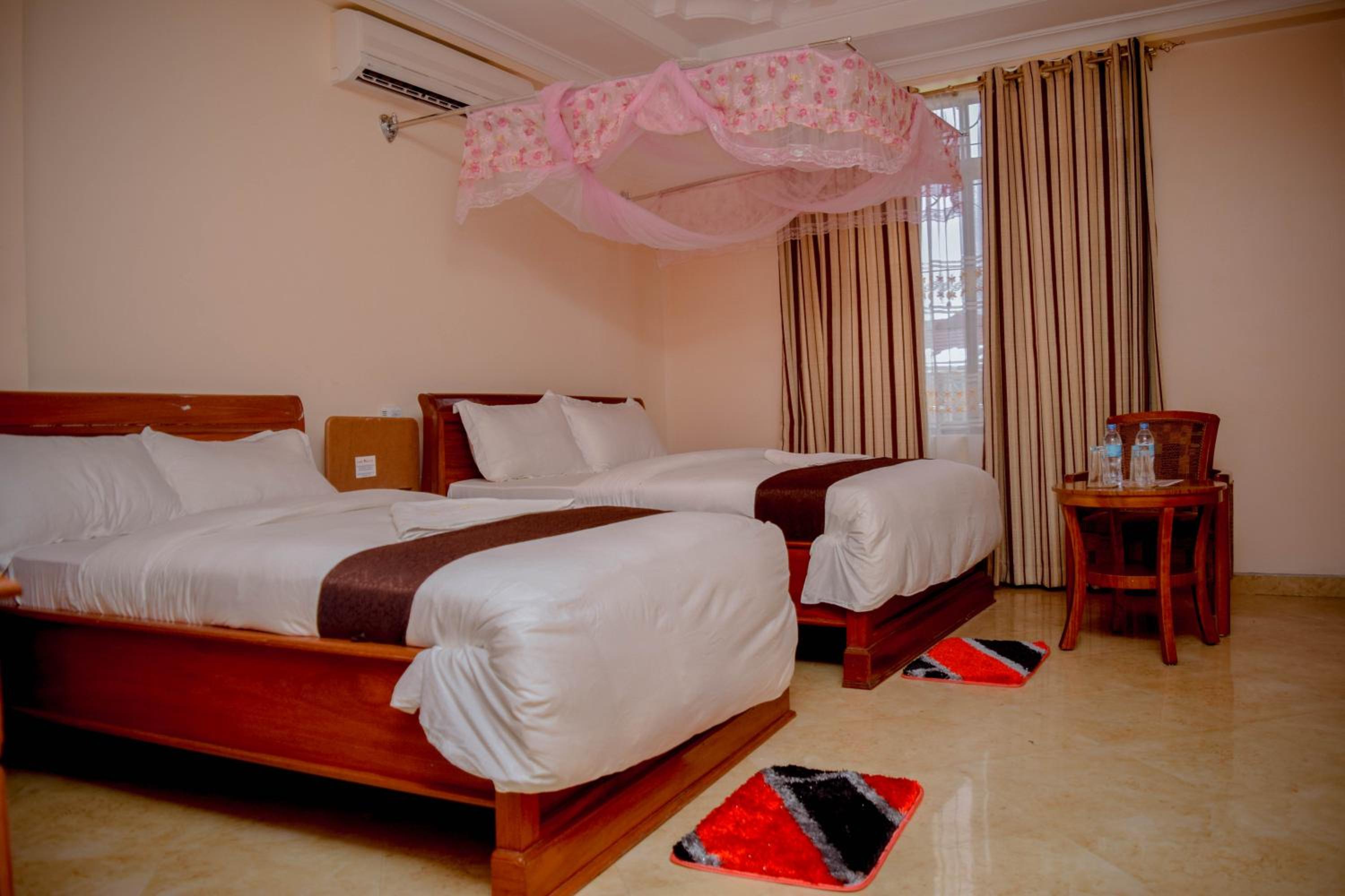 Silver Paradise Hotel