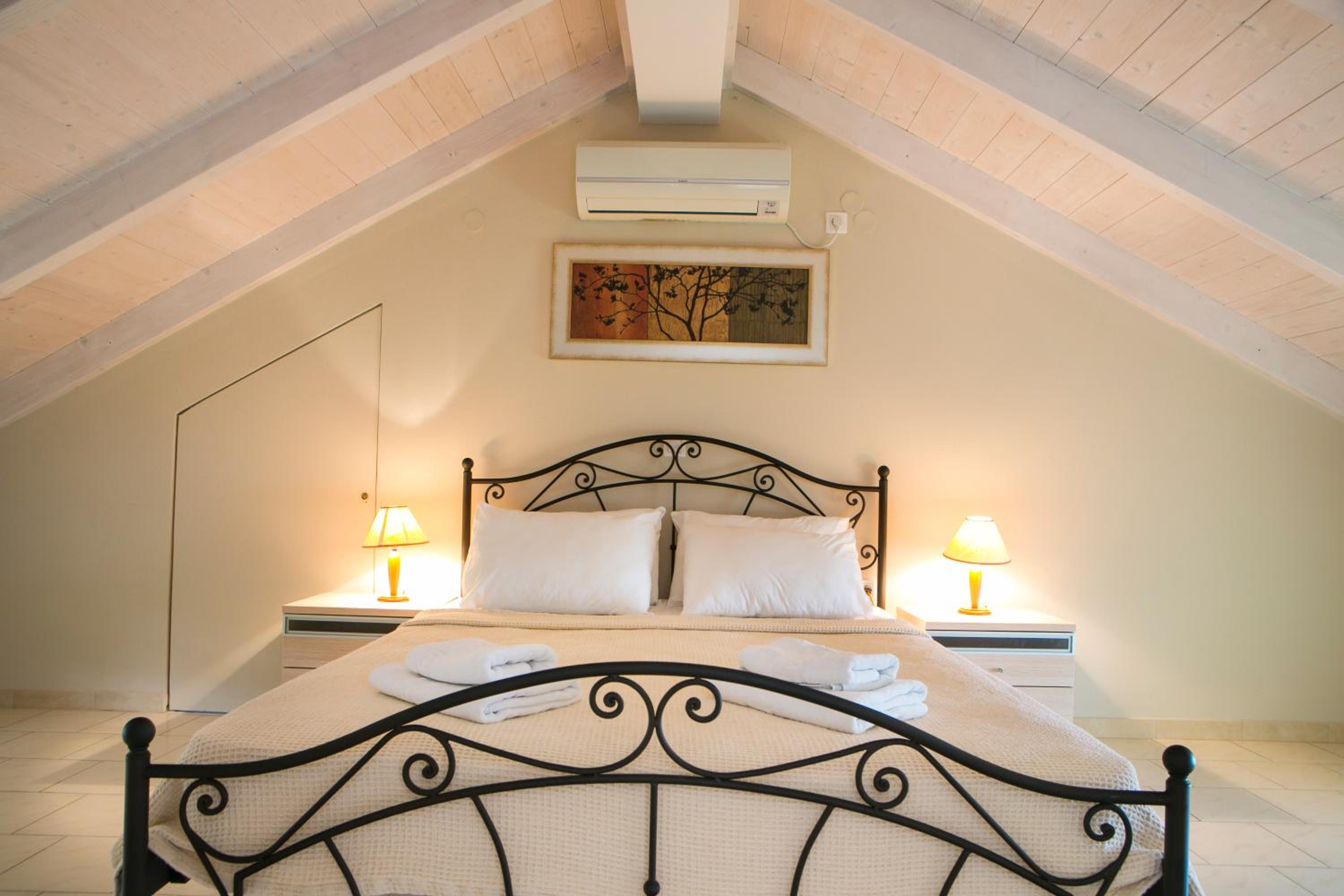 Irena Studios & Apartments