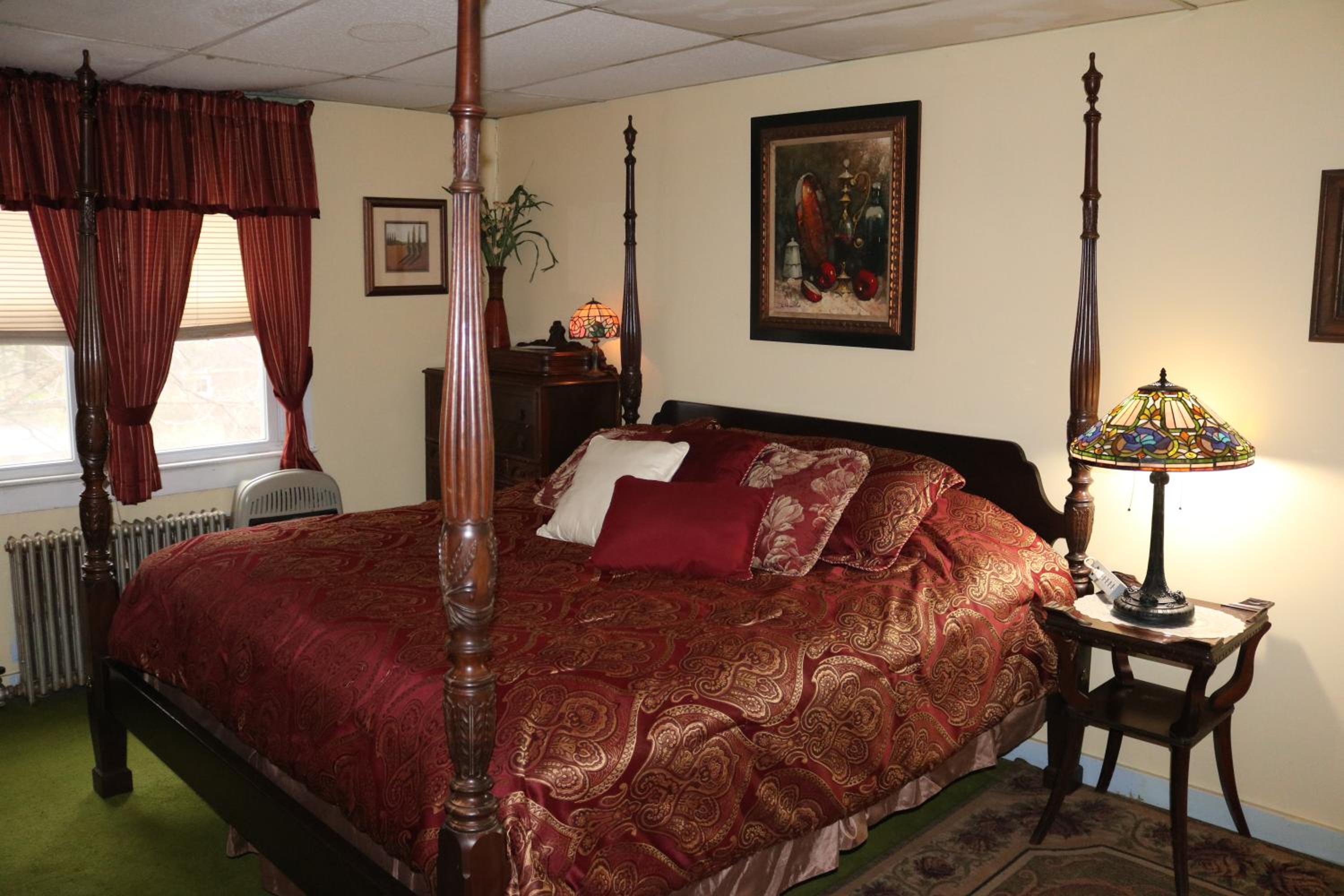 Colonial Inn