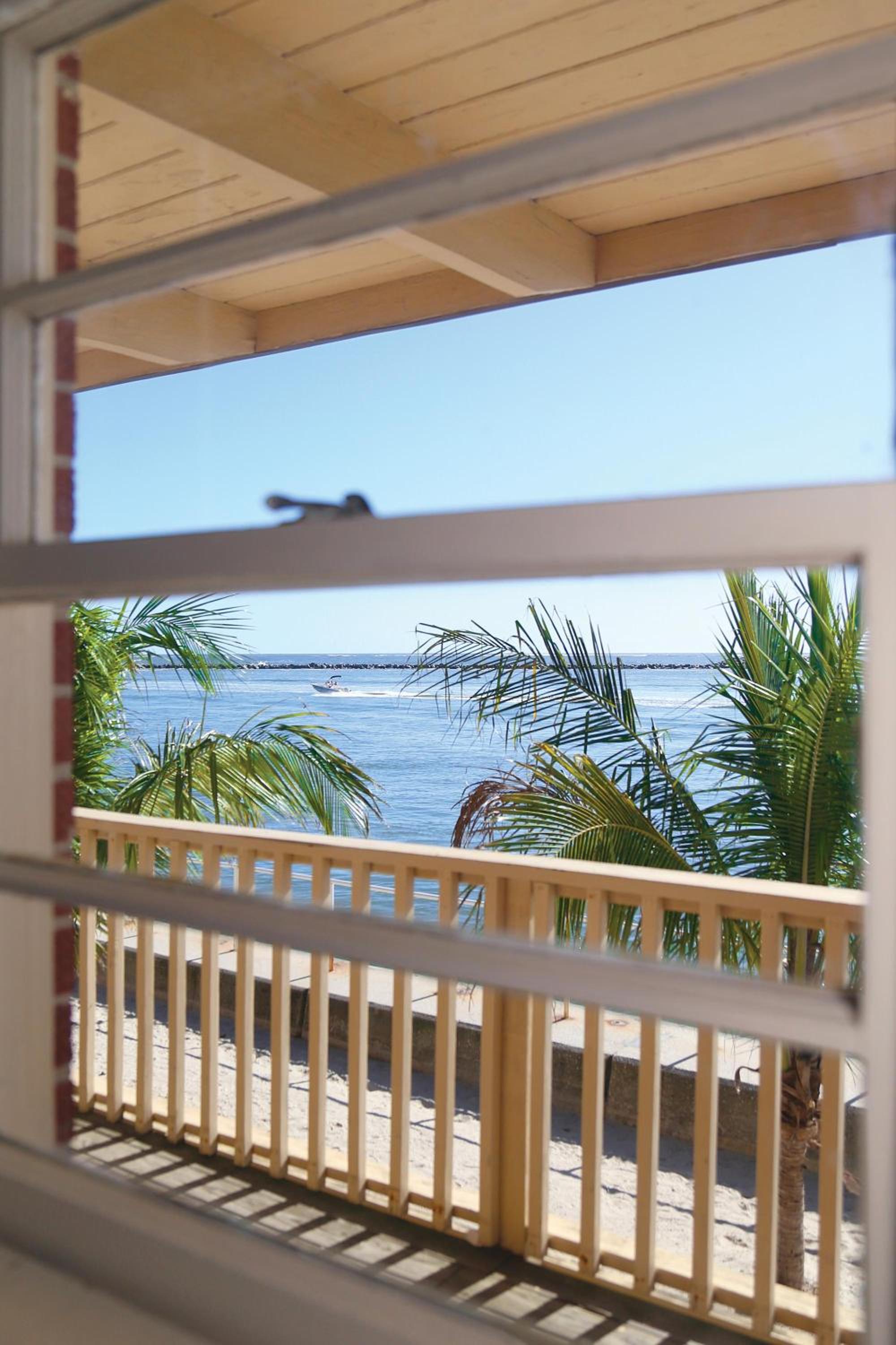 Oceanic Motel