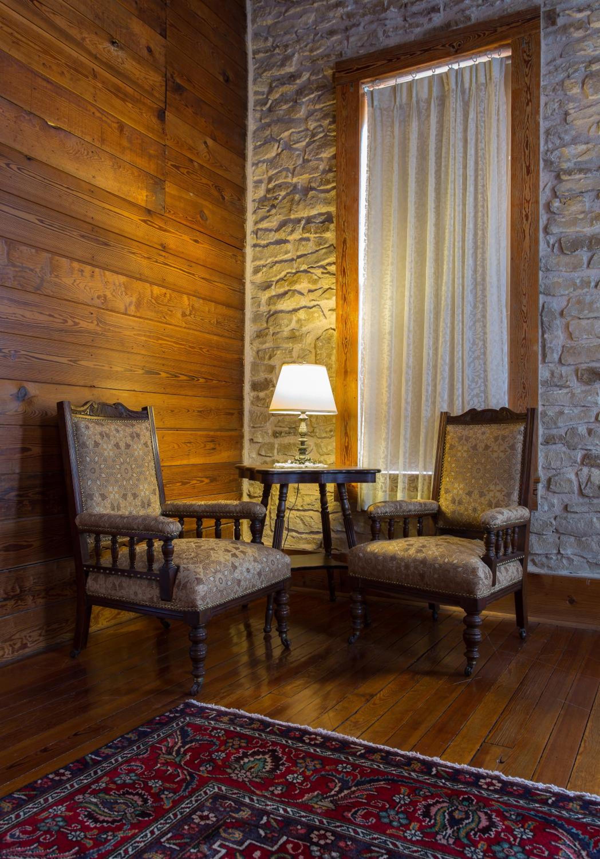 Upstairs Inn - Property Image 18