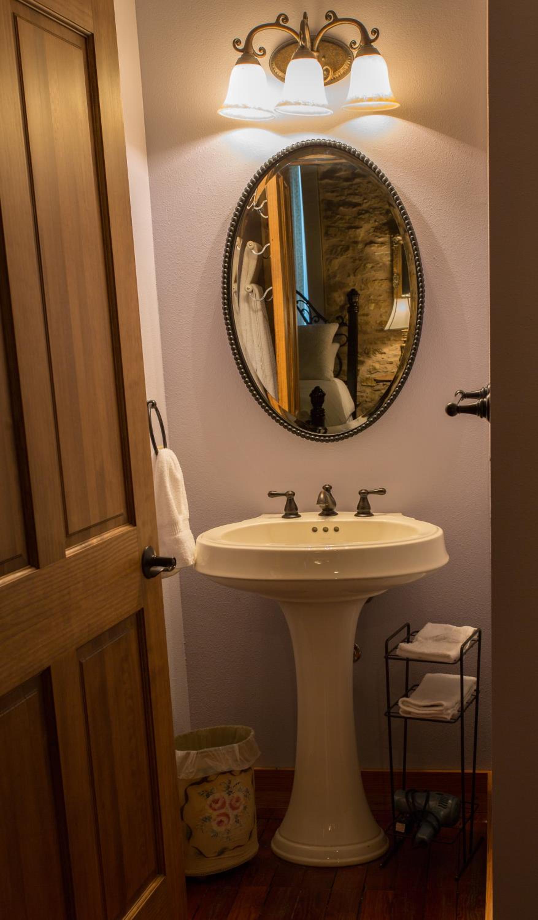 Upstairs Inn - Property Image 17