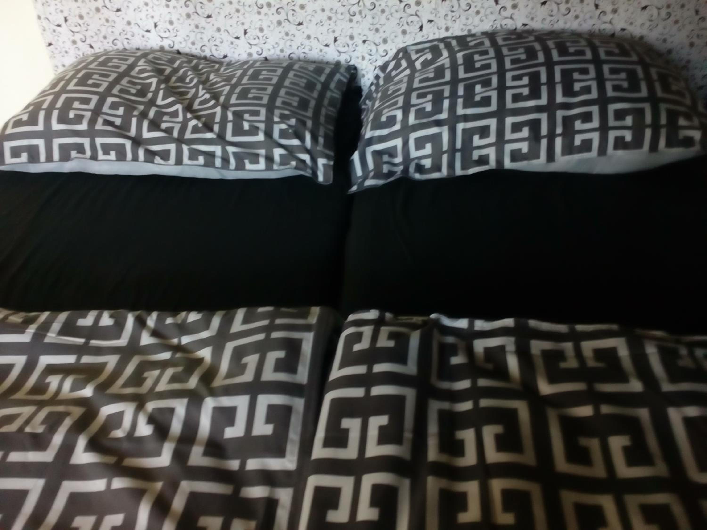Dominant Studio Hostel with Free Parking for Preregistered Drivers & Garage with CCTV