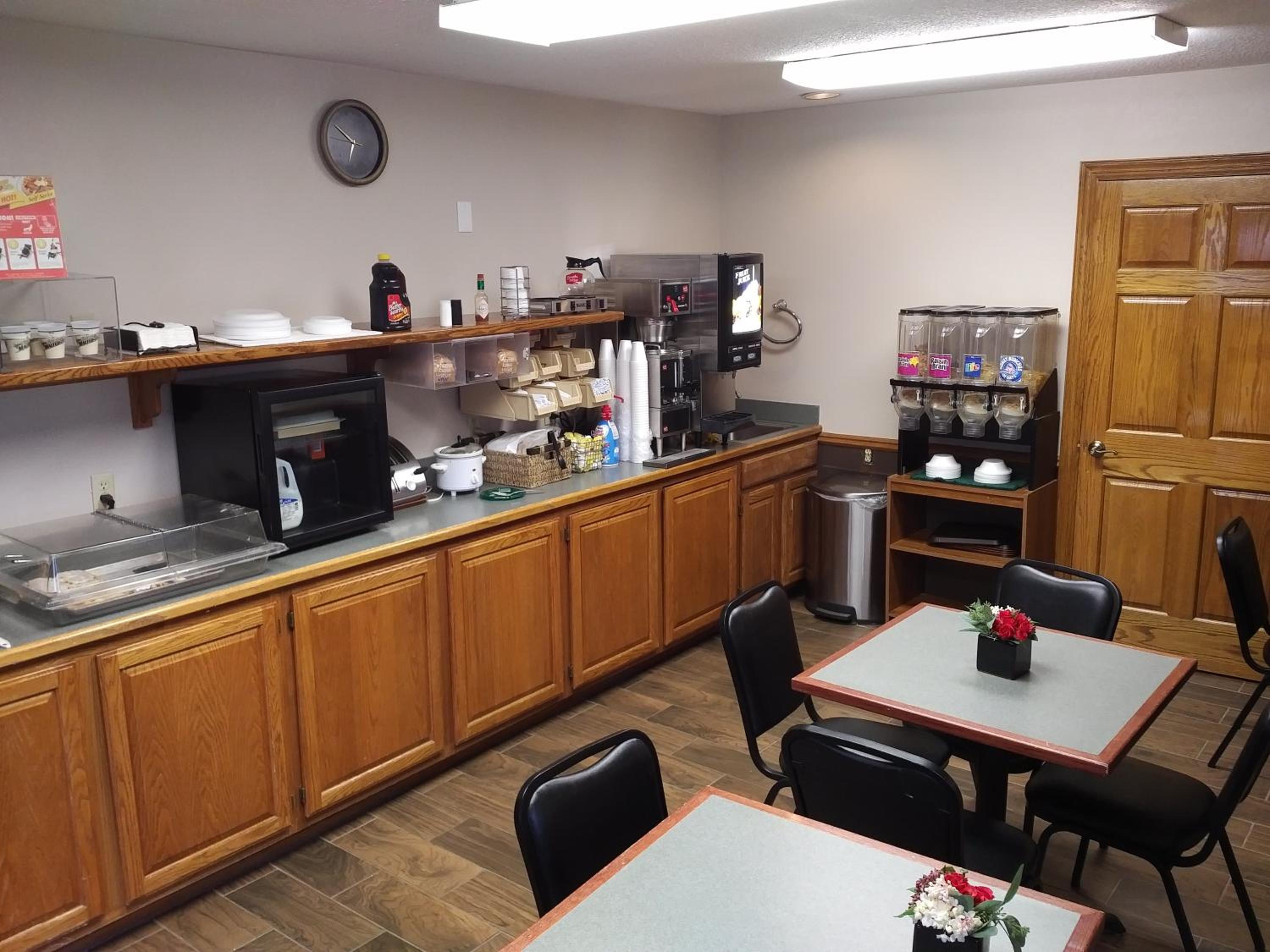 York Vacations - Americas Best Value Inn York - Property Image 9