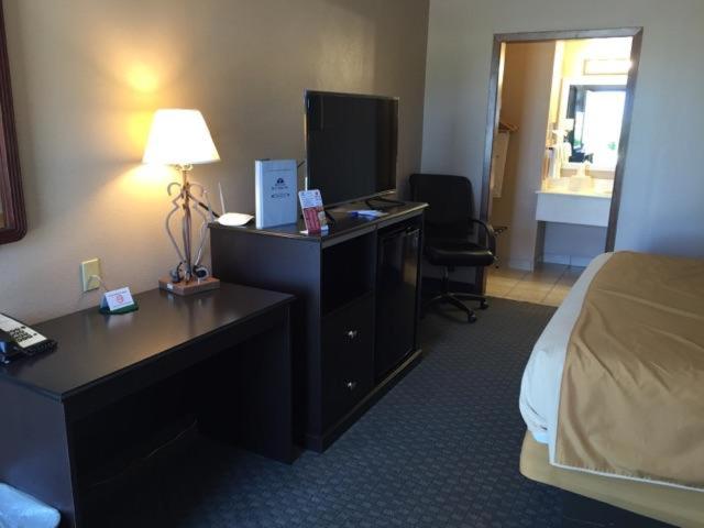 York Vacations - Americas Best Value Inn York - Property Image 1