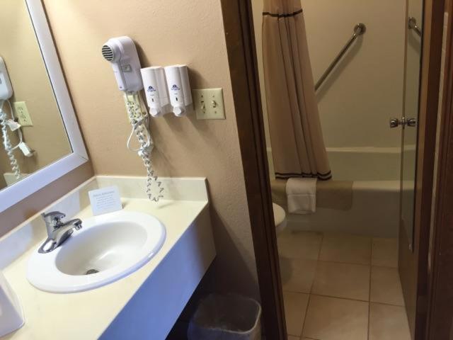 York Vacations - Americas Best Value Inn York - Property Image 6