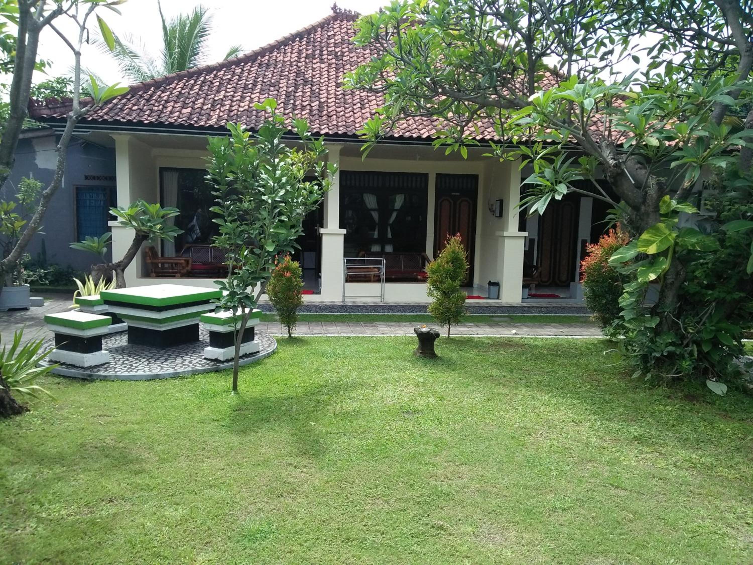 Puri Mandhara Lovina