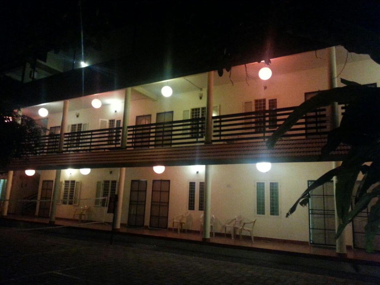 Palm Grove Service Villa