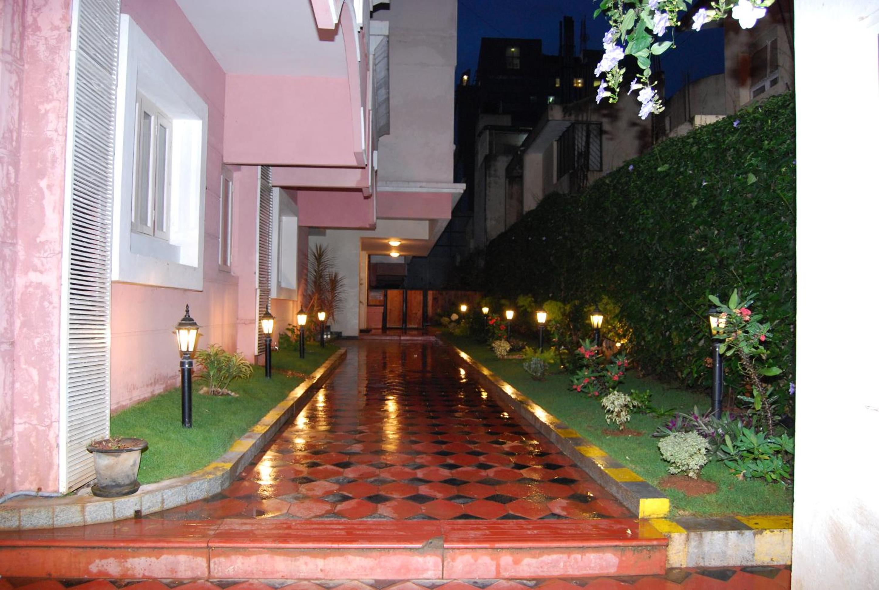 Sterling Living Space - Residency Road