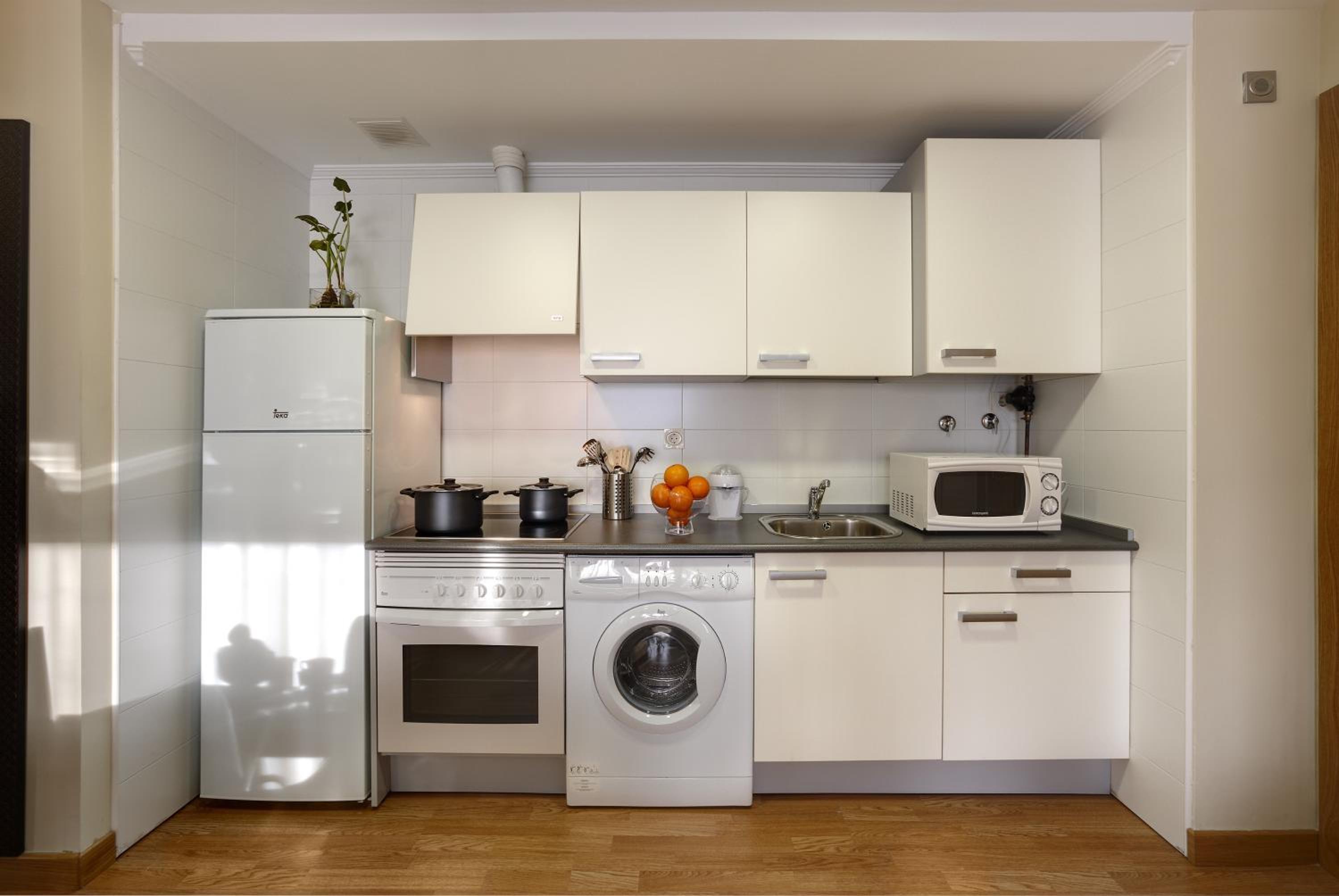 Spirit Apartamentos Atxuri en Bilbao — kitchen