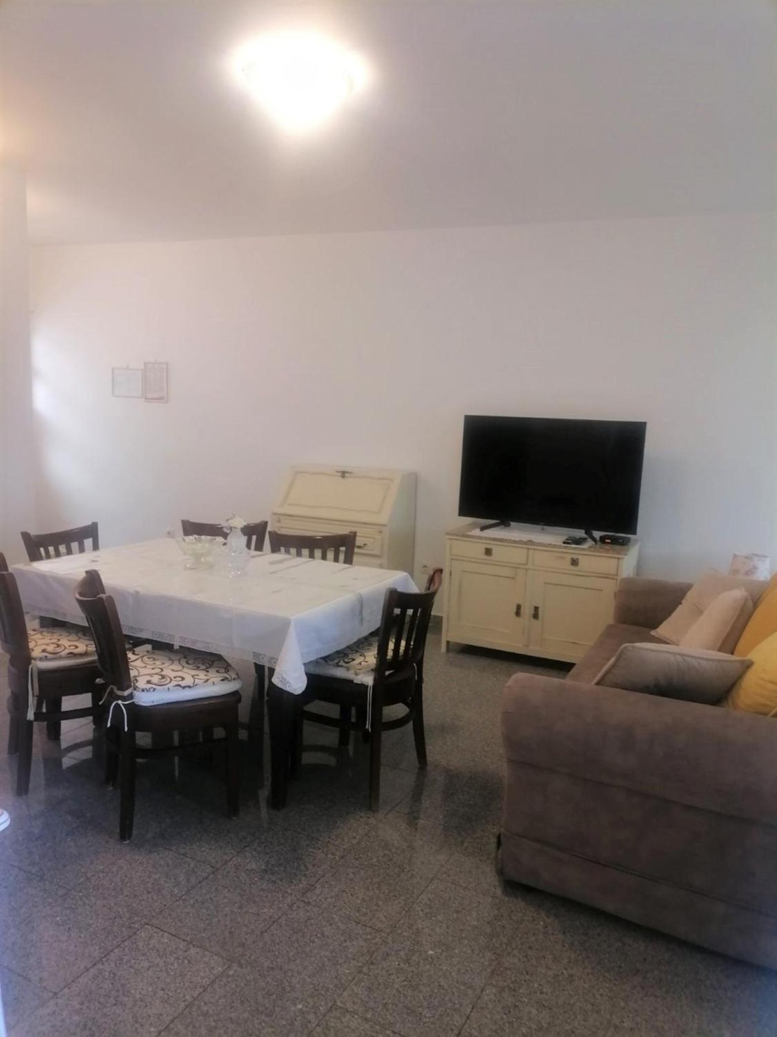 Apartmani Novi Vinodolski 32706 - Radmila