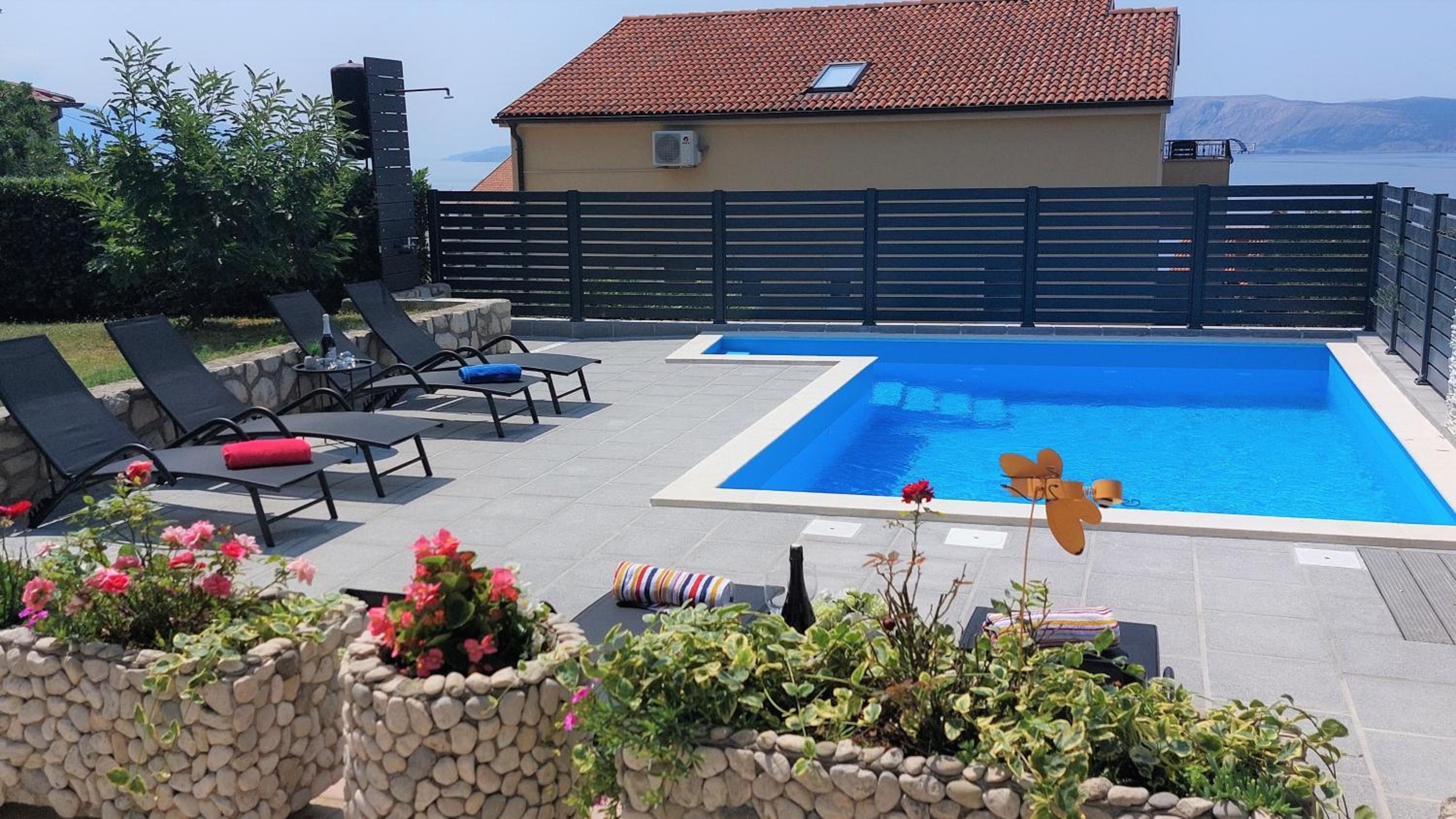 Apartmani Novi Vinodolski 32706 - Radmila
