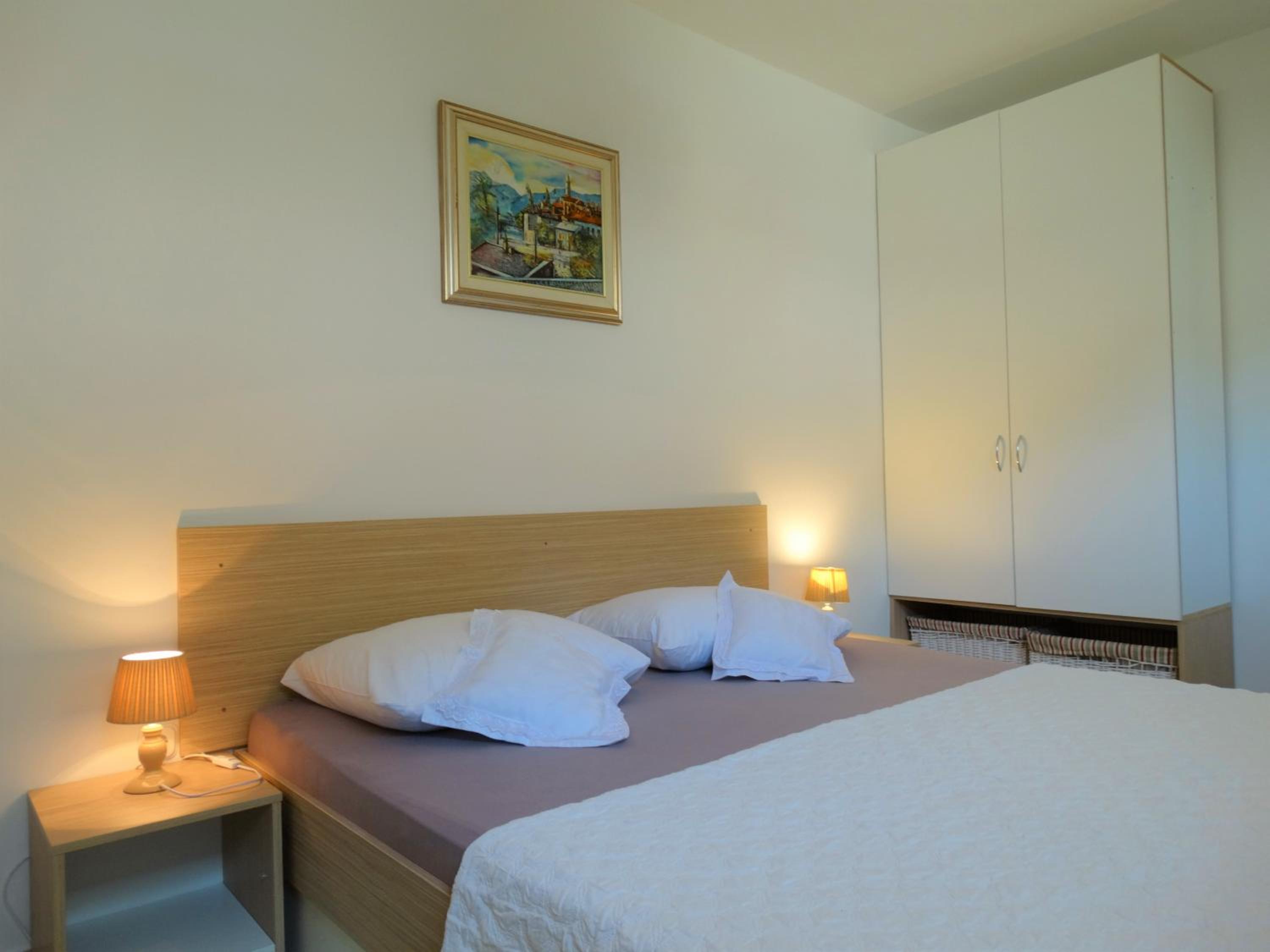 Apartmani Novi Vinodolski 32706 - Radmila