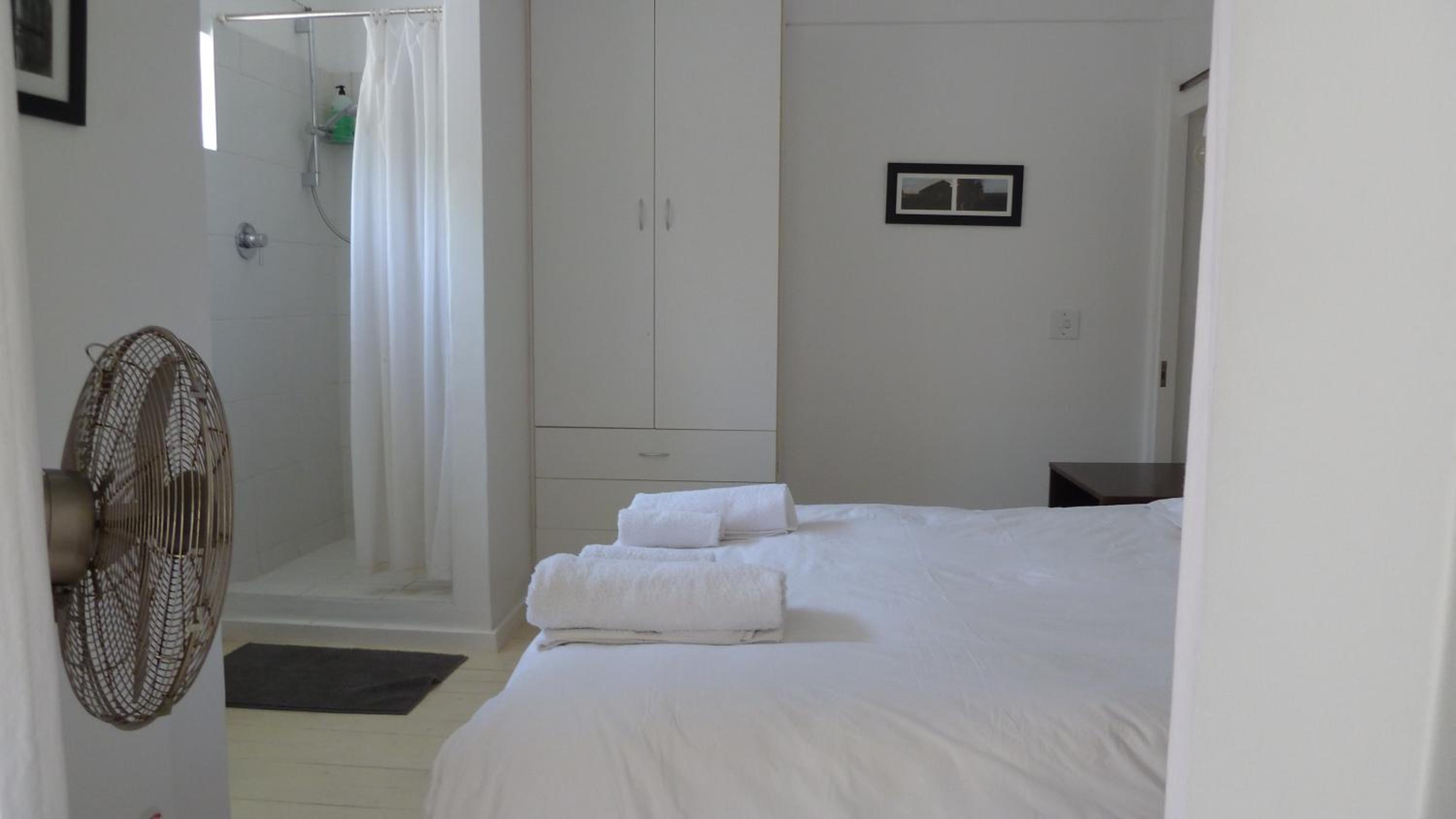 4 on Highworth Apartments and Studios