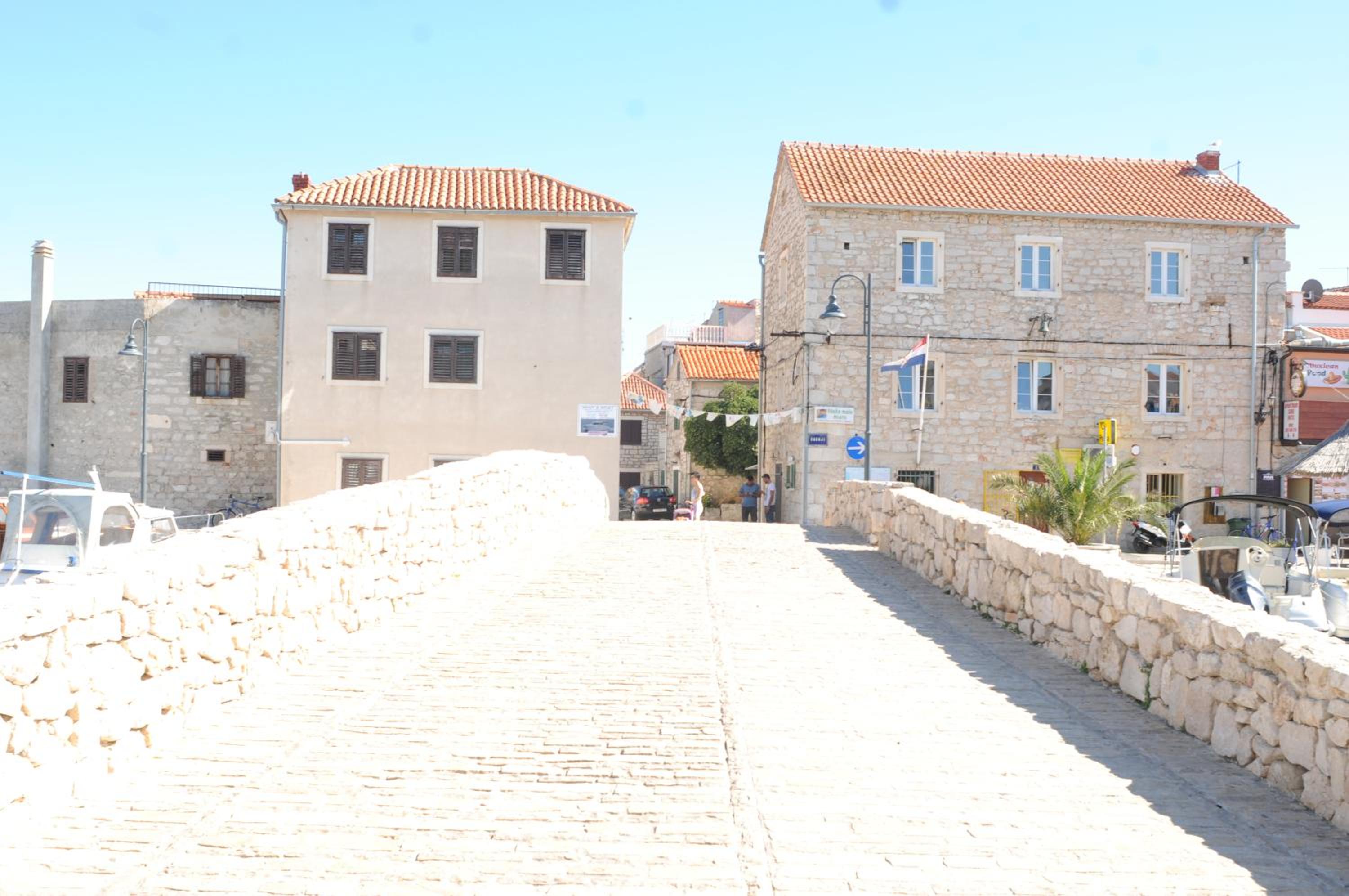 Apartments Jareb
