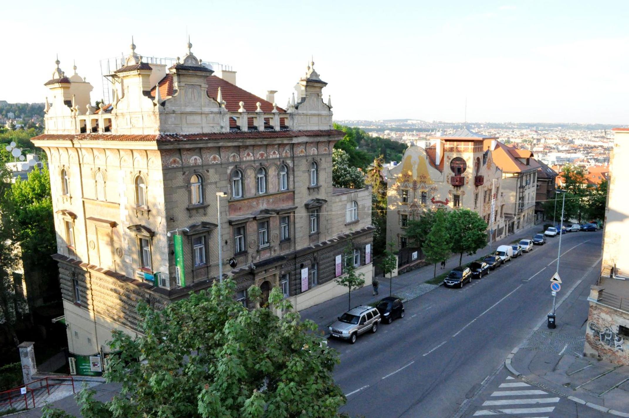 Central-Modern-Apartment