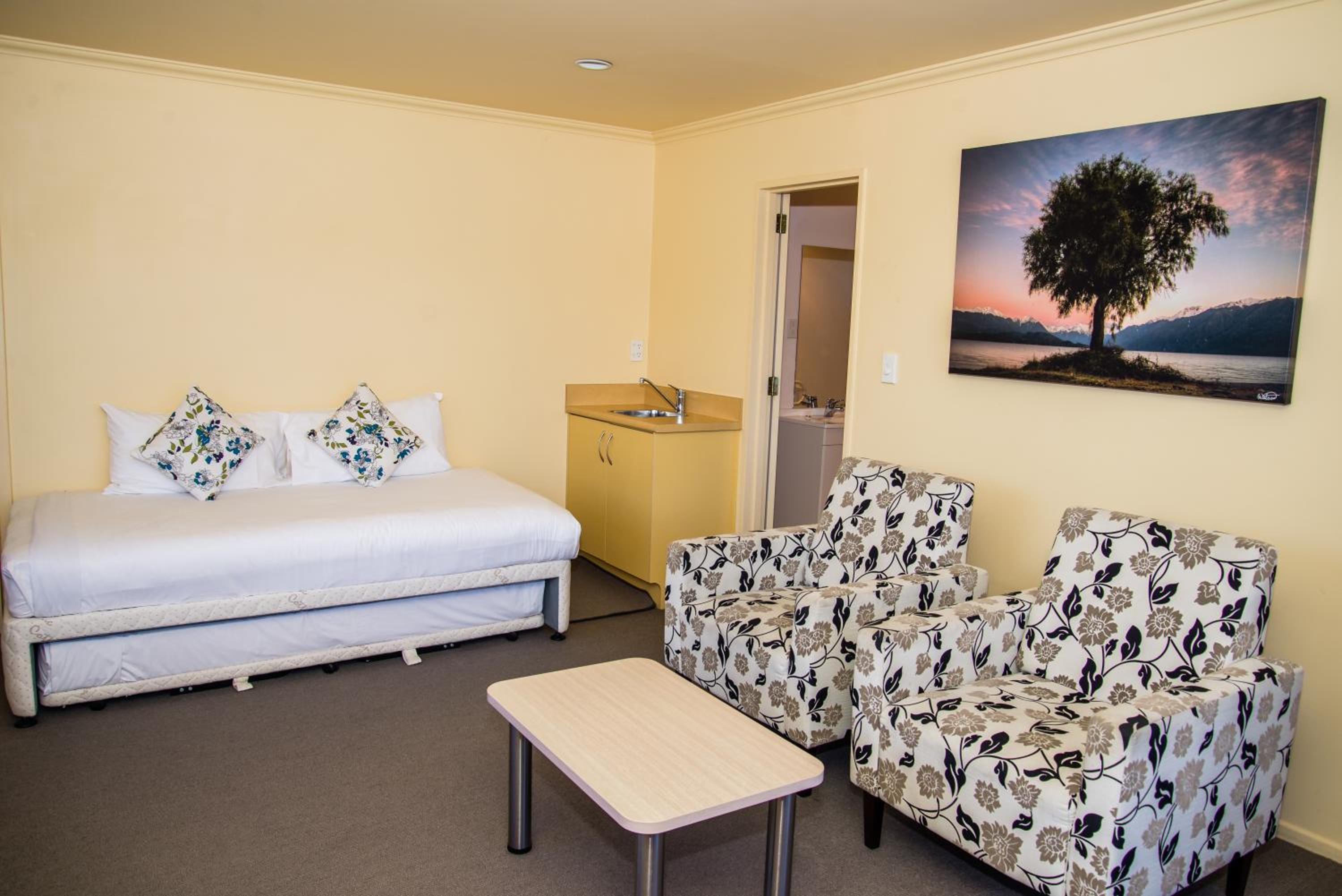 Edgewater Motel