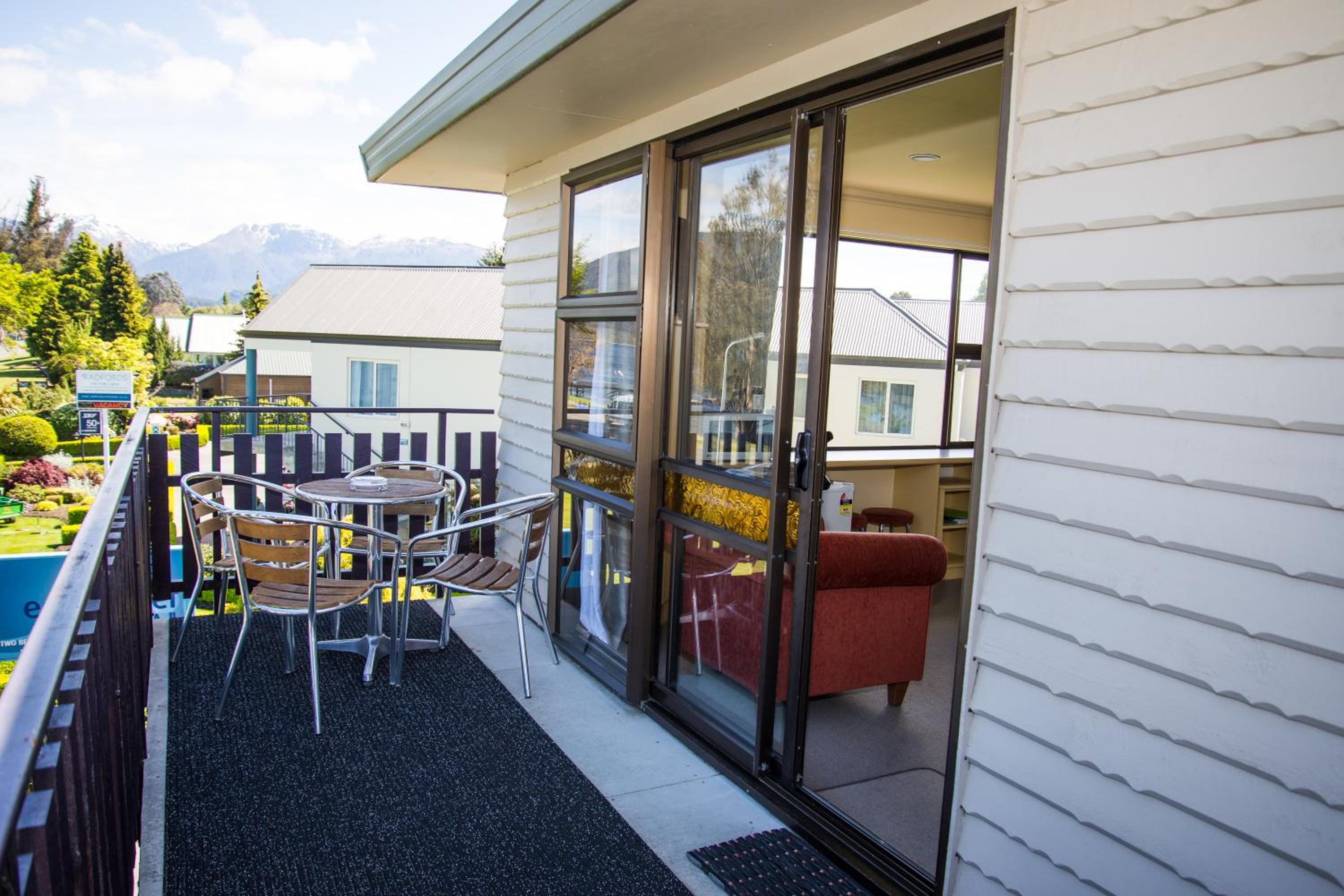 Edgewater Motel