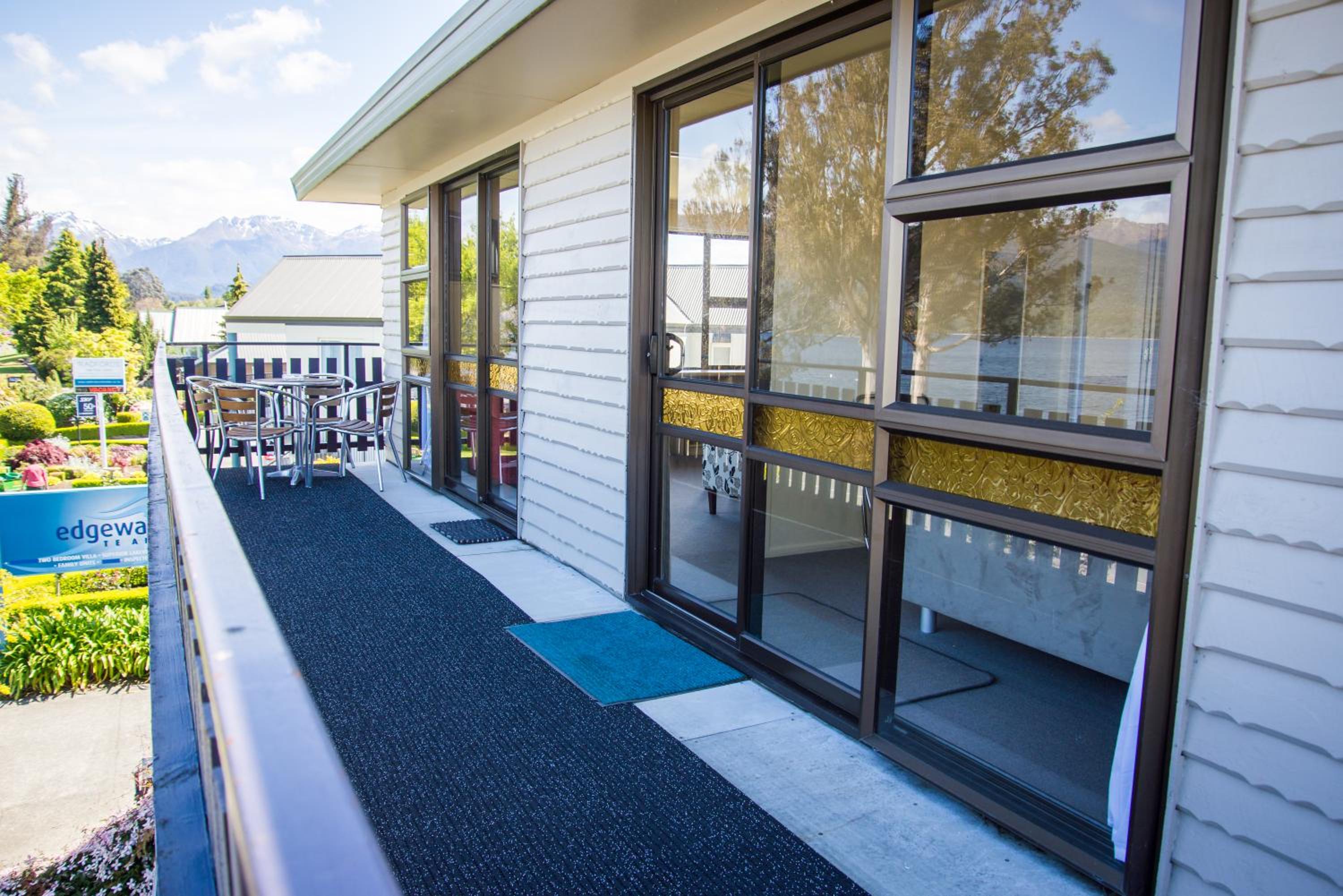 Edgewater Motel