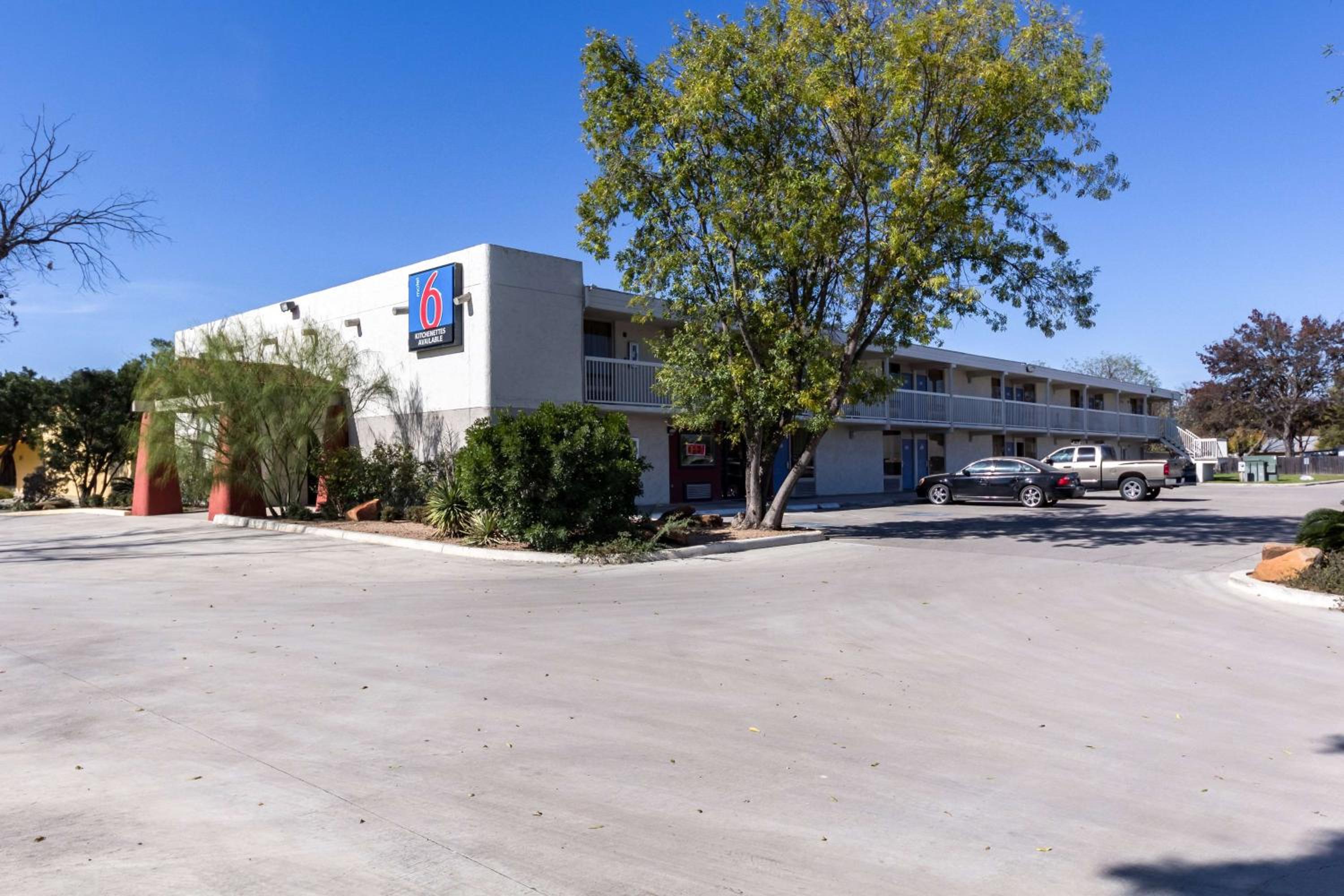 Motel 6-Uvalde, TX view 2