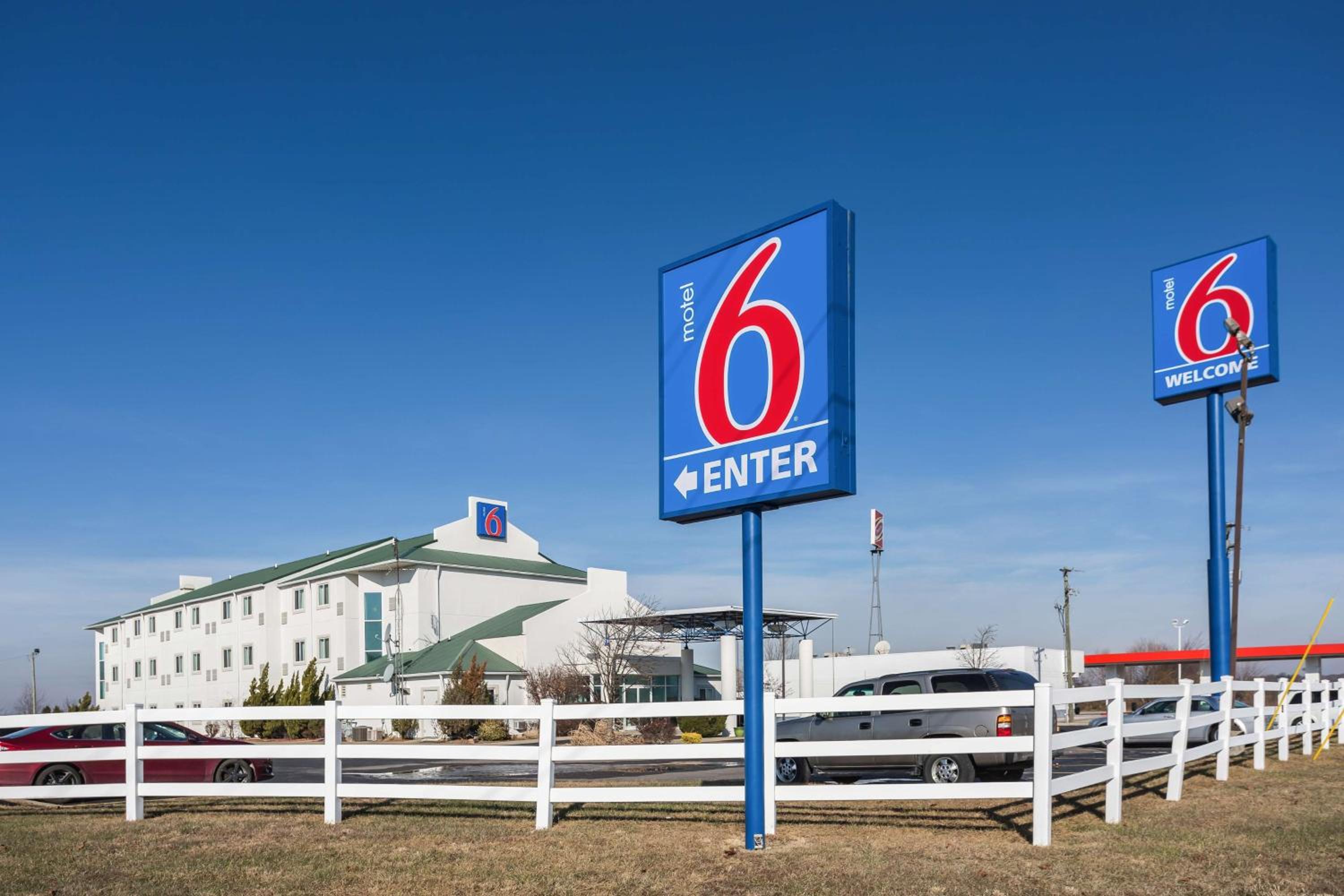 Motel 6 Dale, Indiana Near Holiday World and Splashing safari#Central Time #I64 Highway
