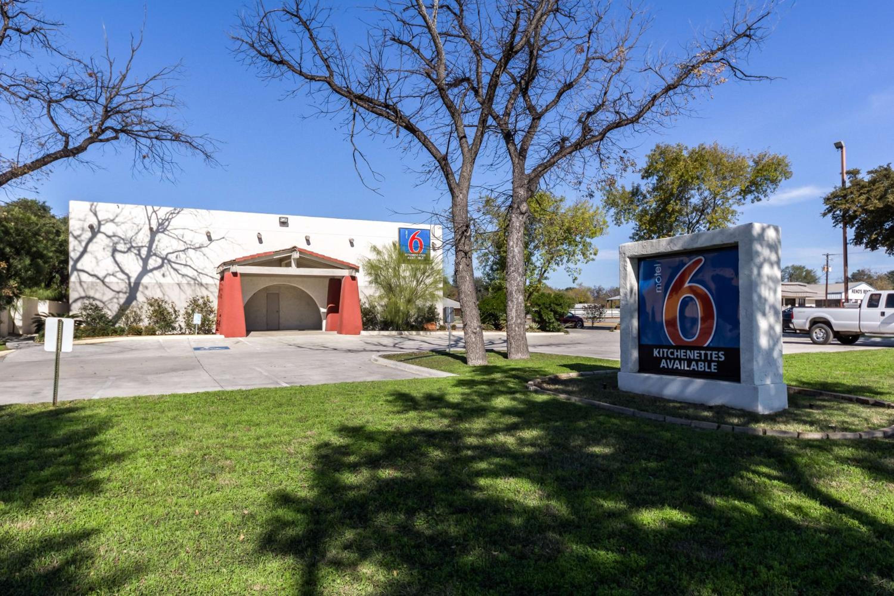 Motel 6-Uvalde, TX view 4