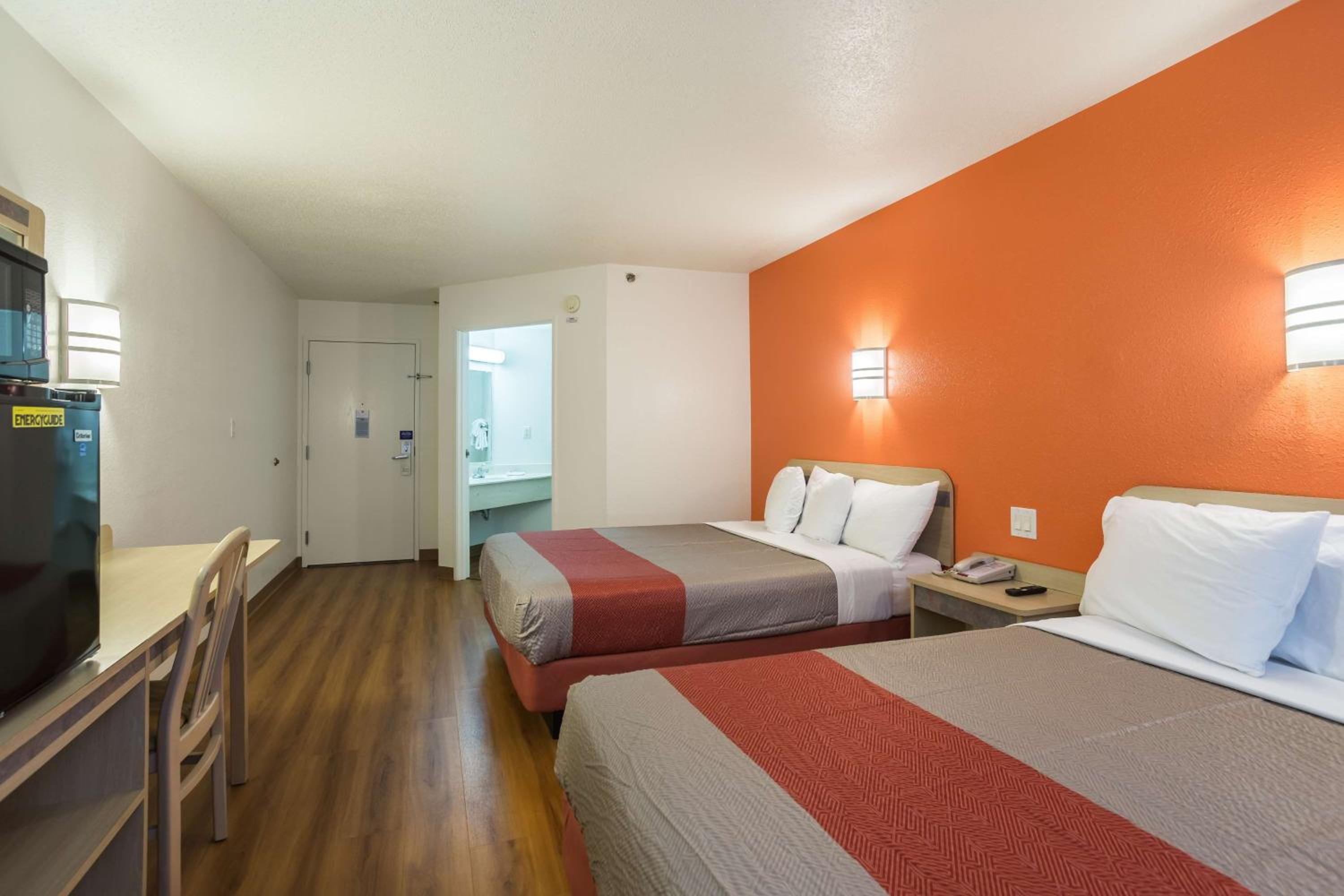 Motel 6 Dale, Indiana Near Holiday World and Splashing safari#Central Time #I64 Highway