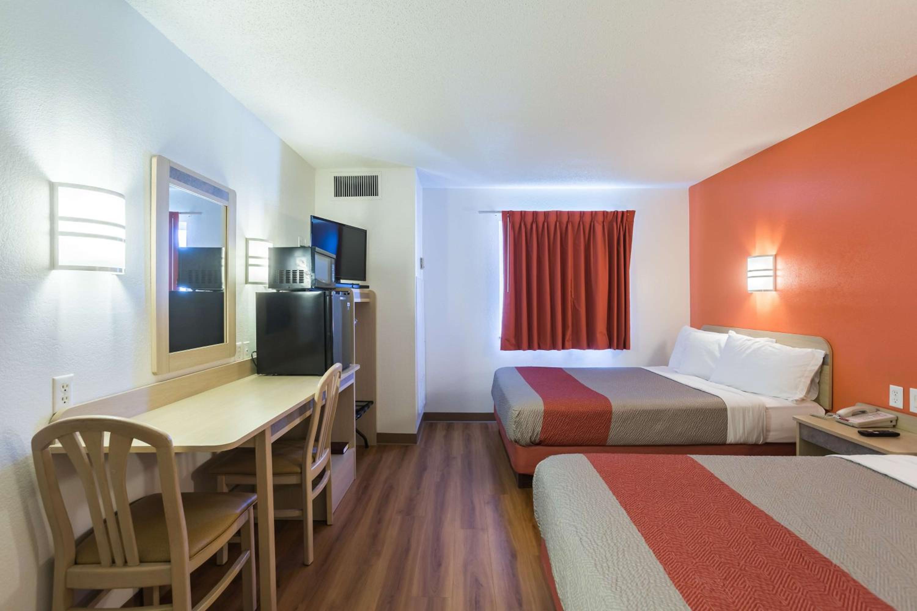 Motel 6 Dale, Indiana Near Holiday World and Splashing safari#Central Time #I64 Highway