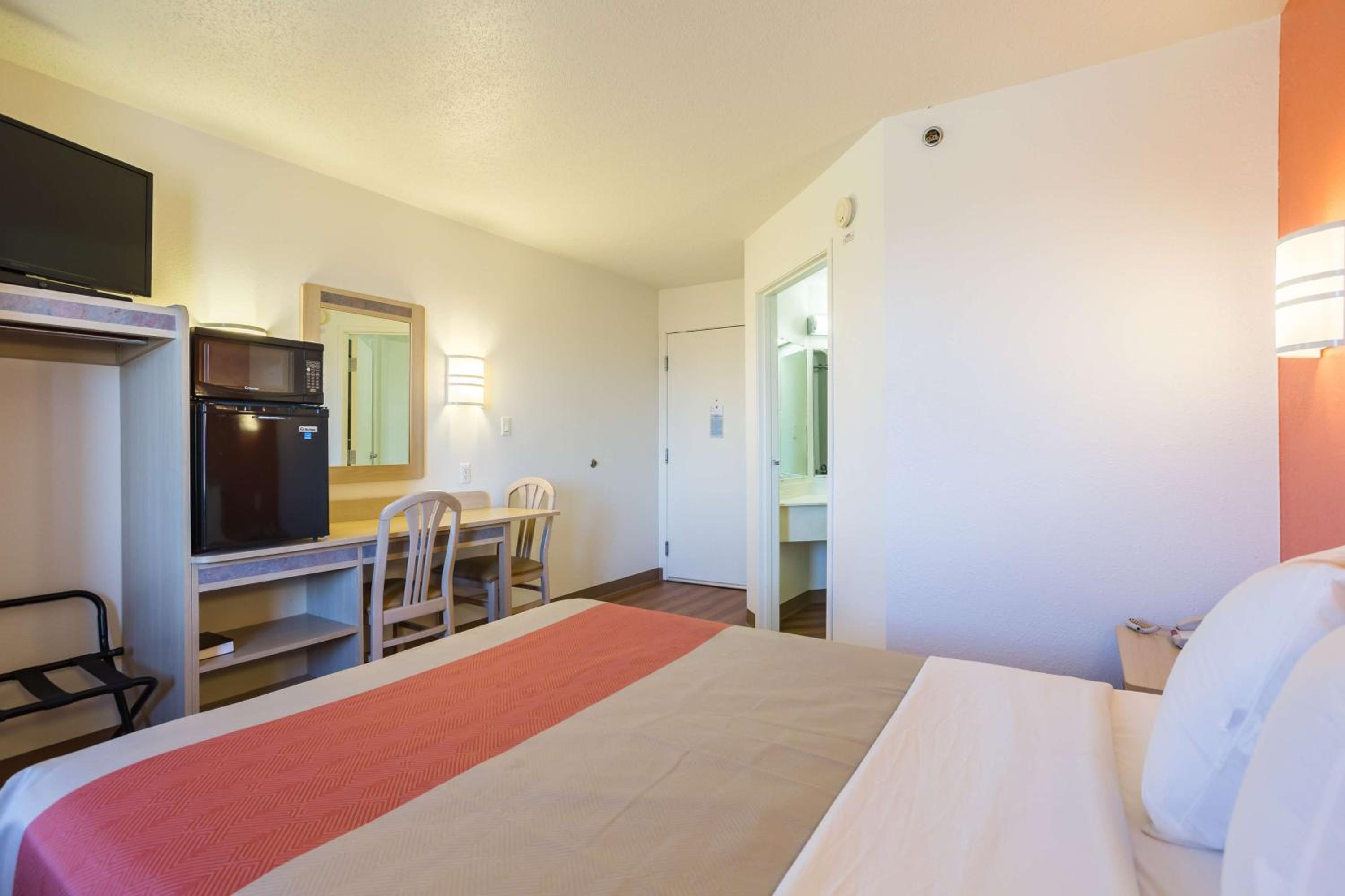 Motel 6 Dale, Indiana Near Holiday World and Splashing safari#Central Time #I64 Highway