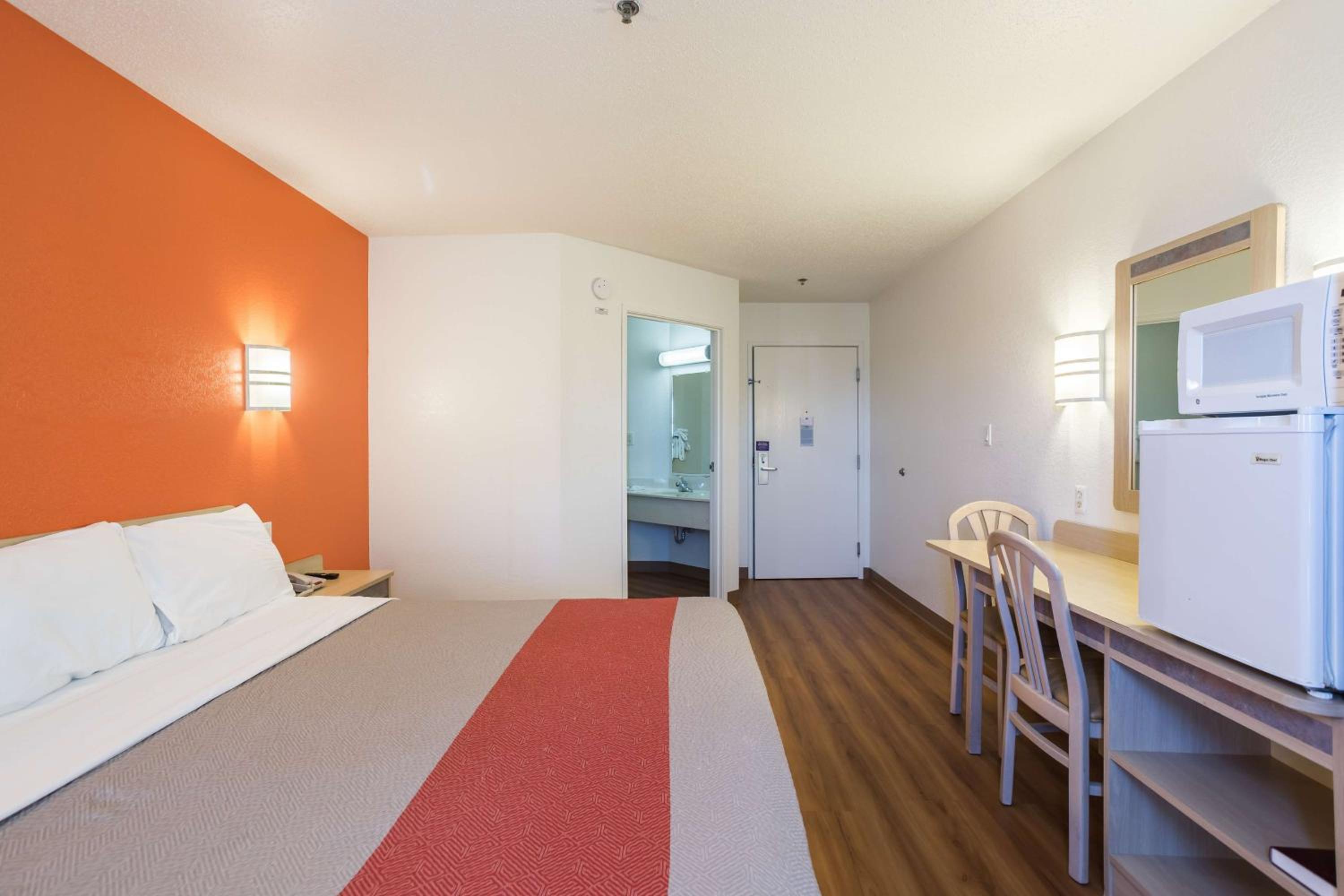 Motel 6 Dale, Indiana Near Holiday World and Splashing safari#Central Time #I64 Highway