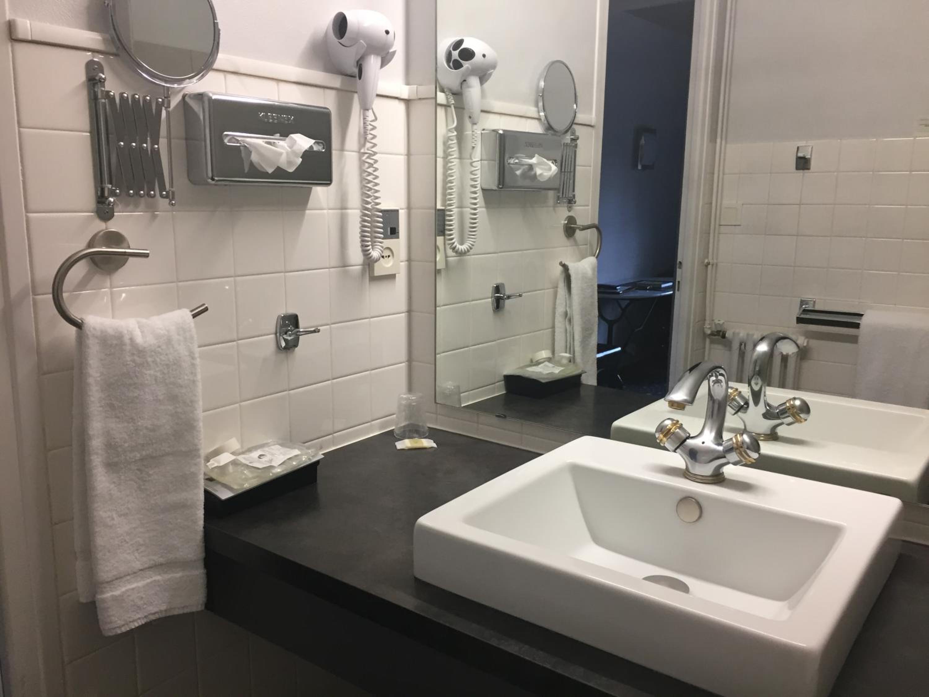 Logis La Thomasse hotel con piscina en Aurillac
